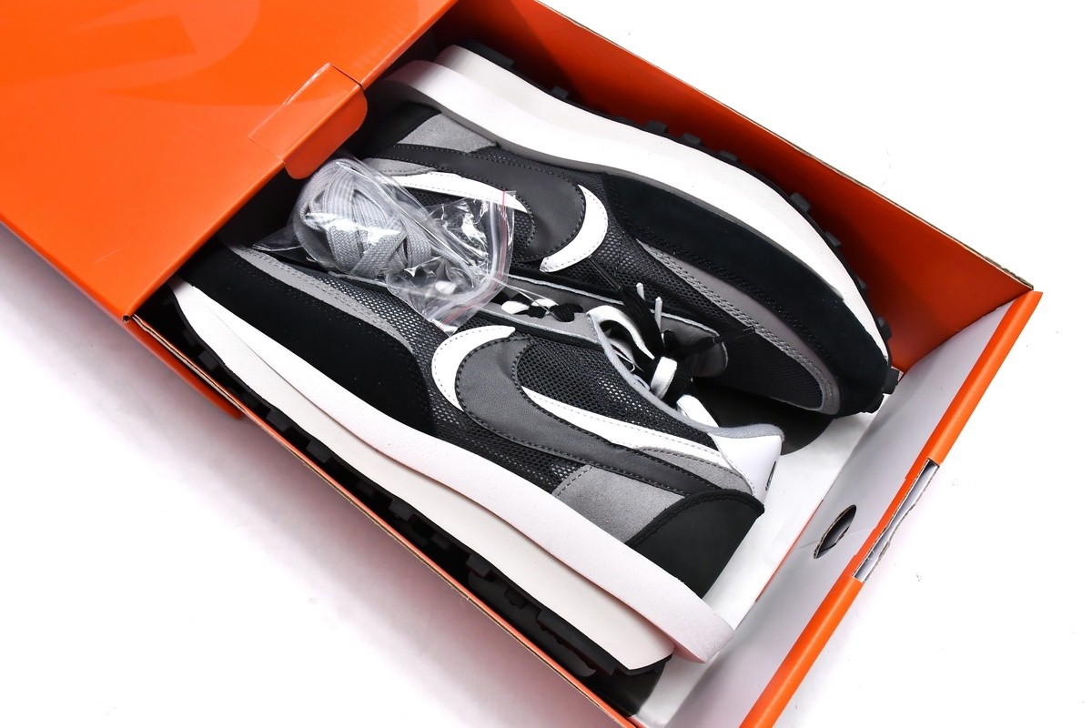 Men’s Running Shoes sacai x Nike LDWaffle 'Black'-White Grey📣