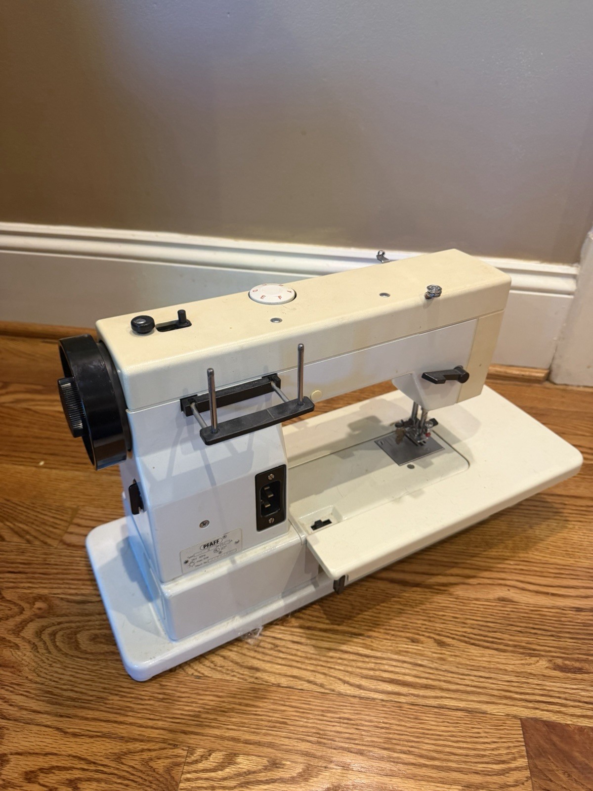 Pfaff Hobbymatic 807 Sewing Machine - With Accessories And Manual UNTESTED READ