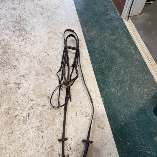 Used oversize brown figure 8 bridle with rubber reins