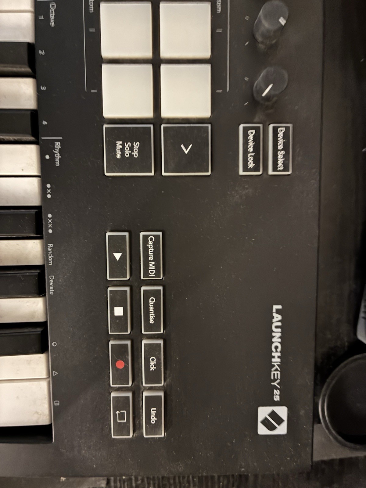 Novation Launchkey 25 MIDI Keyboard Controller Pads Faders Mod Wheel USB