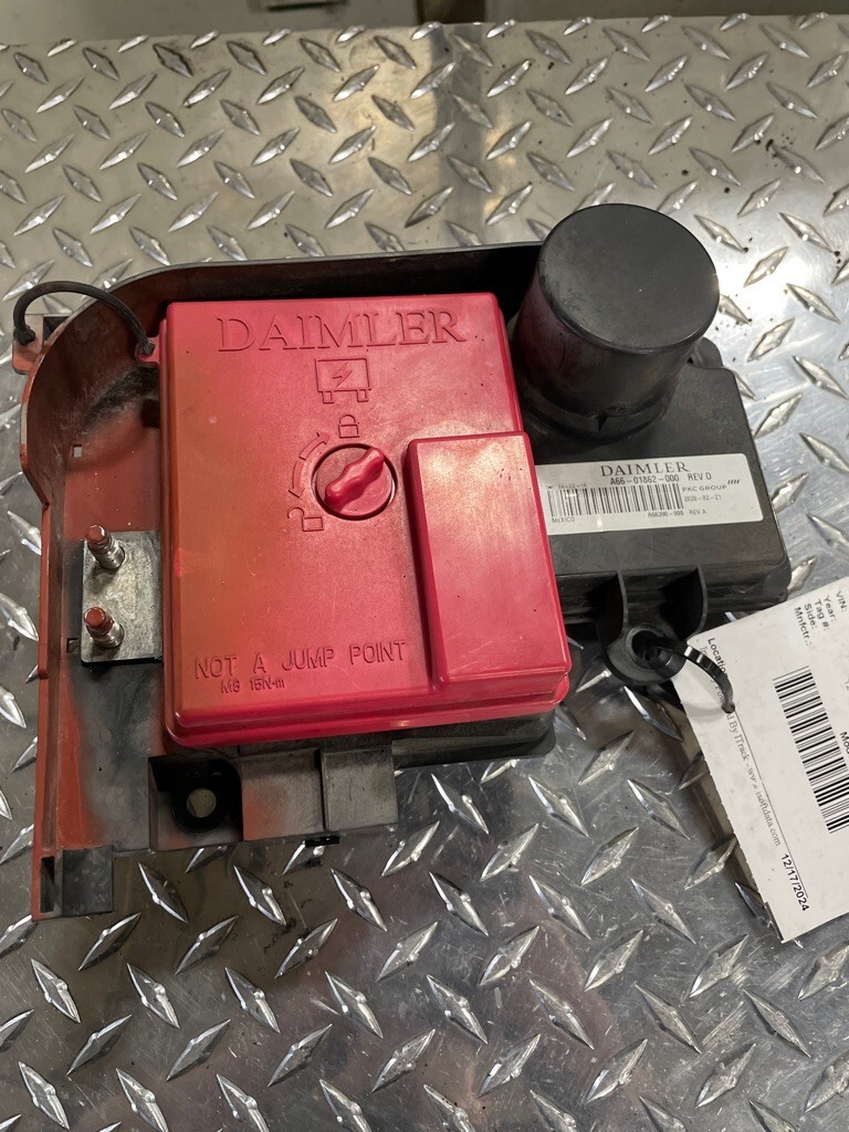 FREIGHTLINER CASCADIA DAIMLER BATTERY CABLE ACCESS MODULE A66-01862-000     7520