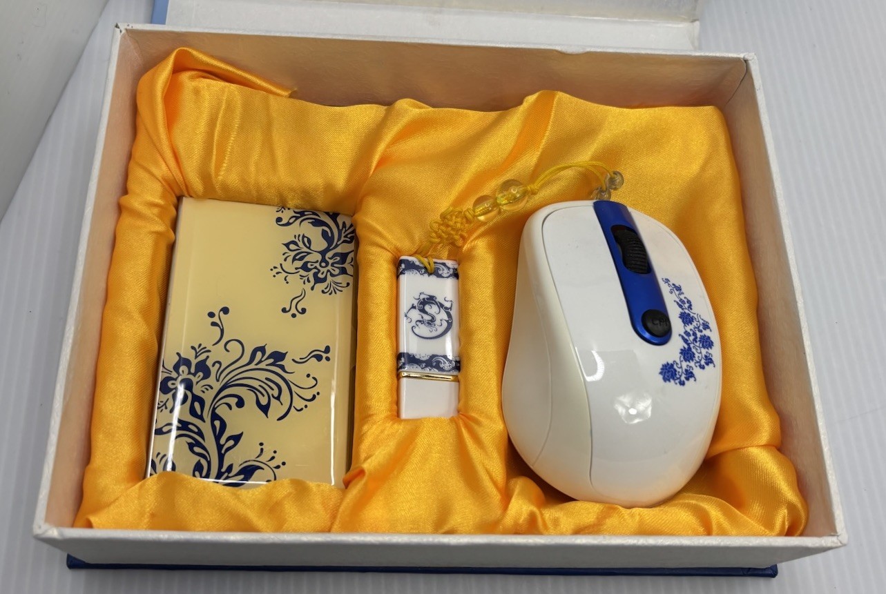 QUINTESSENCE Accessory Kit Wireless Mouse Card Case