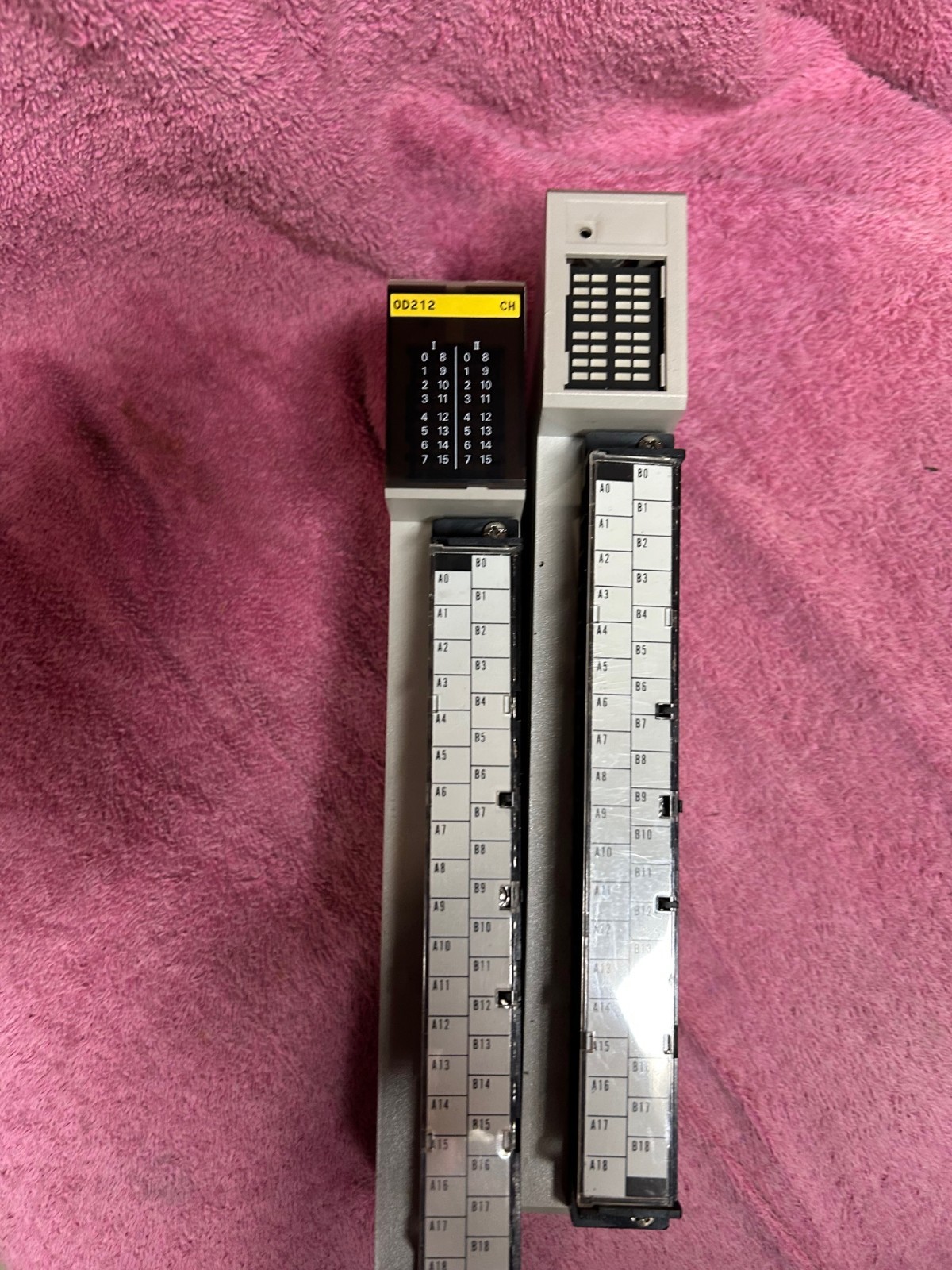 Omron C500-OD212 Output Unit  2 each