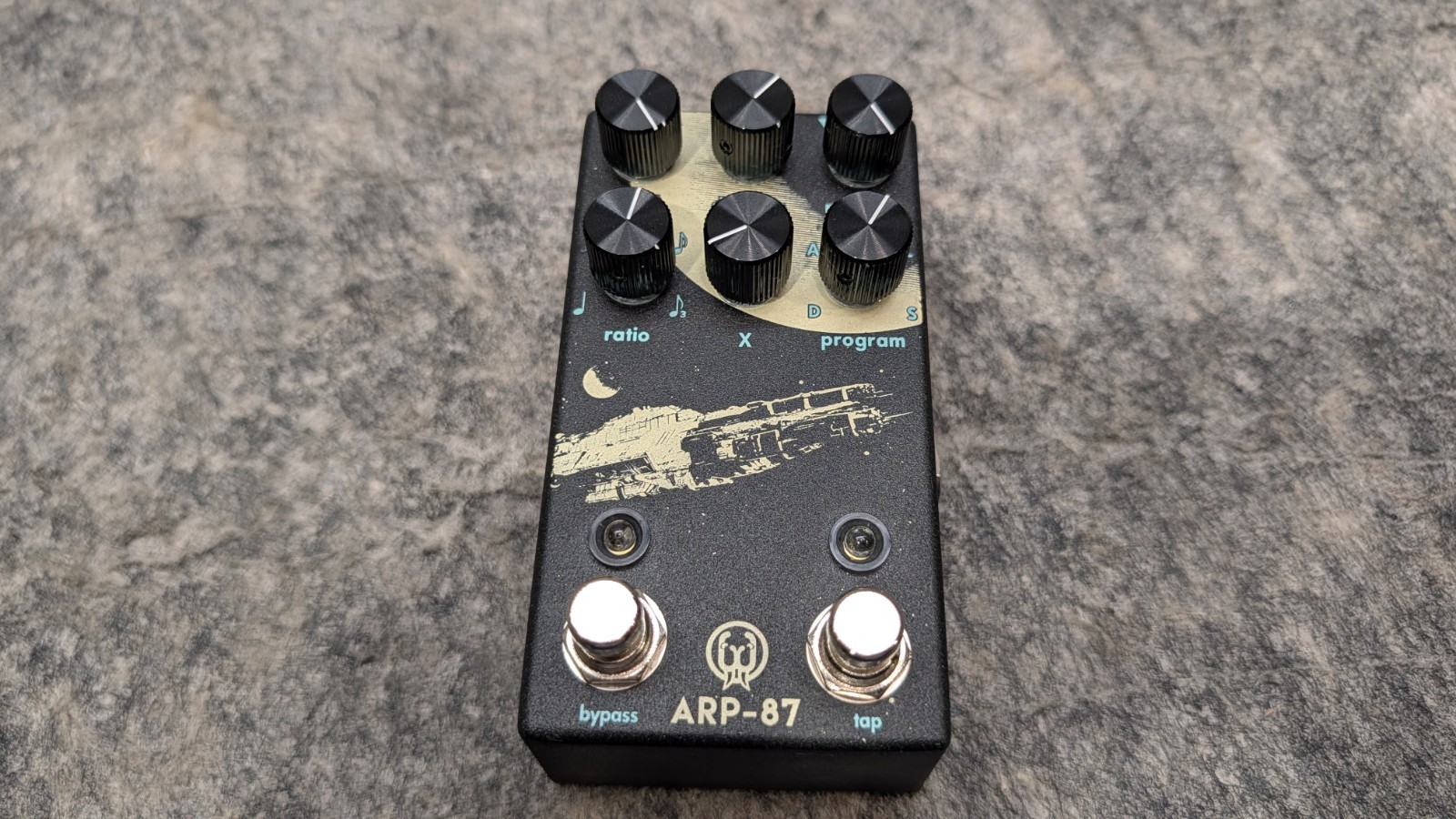 Walrus Audio ARP-87 Digital Delay/Echo Effects Pedal for Guitar & Bass Bundle