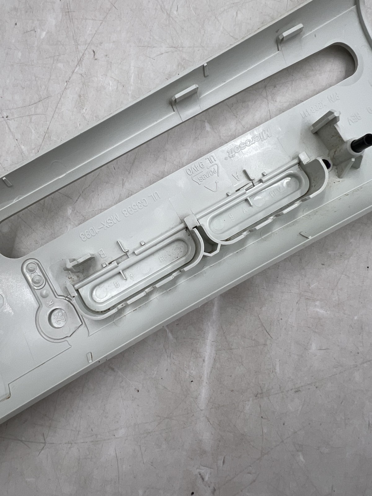 Microsoft Xbox 360 Console Replacement Faceplate White No Bottom Flap/Springs
