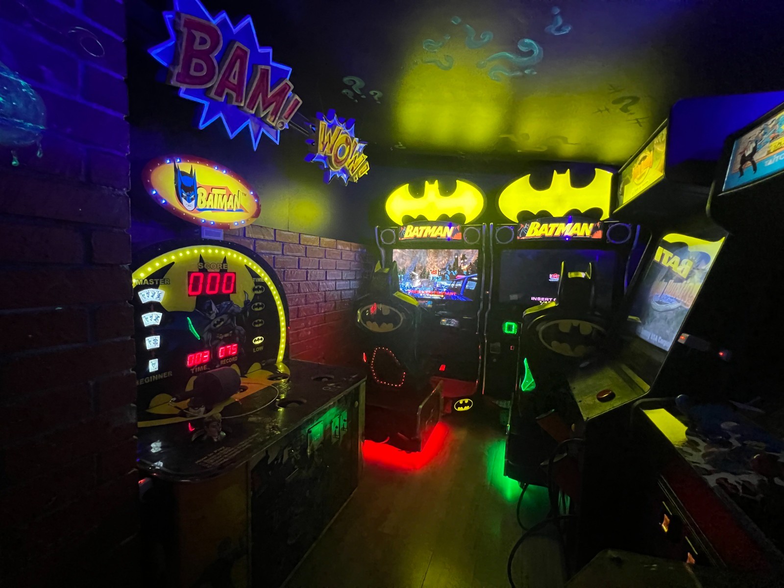 Raw Thrills BATMAN Sit Down Arcade Driving Video Game - 42" LCD