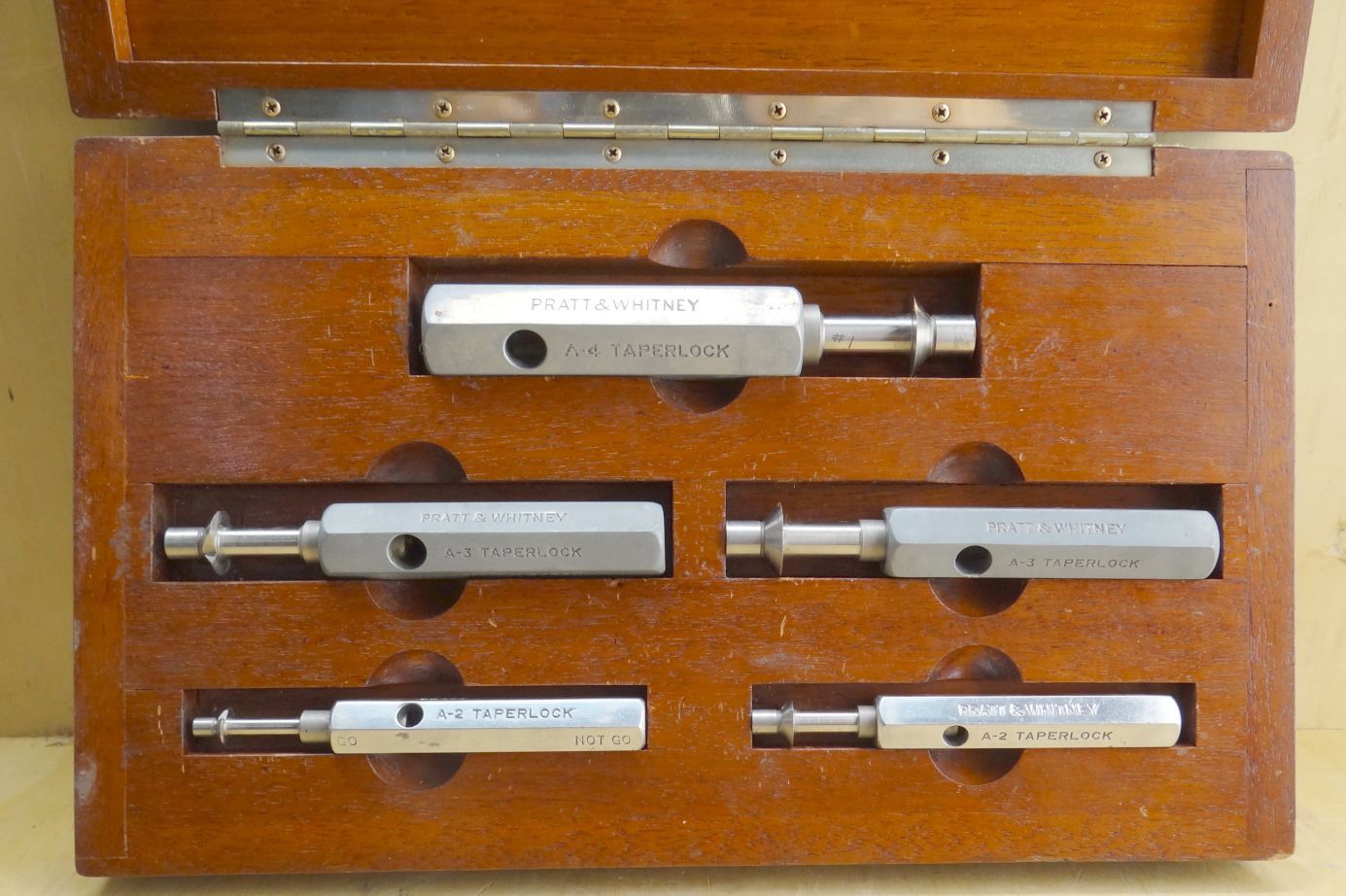 PRATT & WHITNEY TAPERLOCK SET IN WOOD CASE 5 COUNT