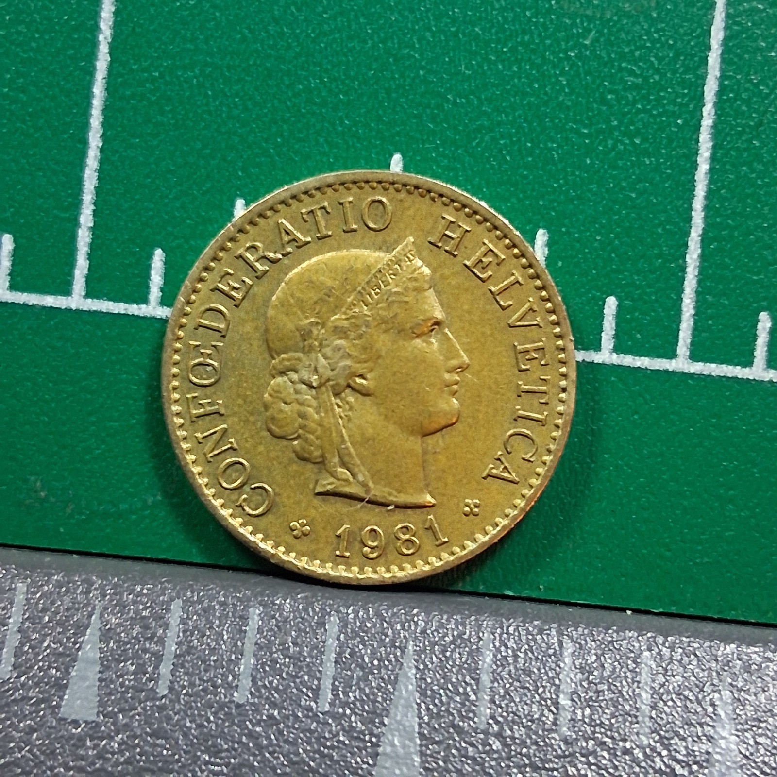 1981 Switzerland Libertas / Wreath 5 Rappen Brass Currency Coin