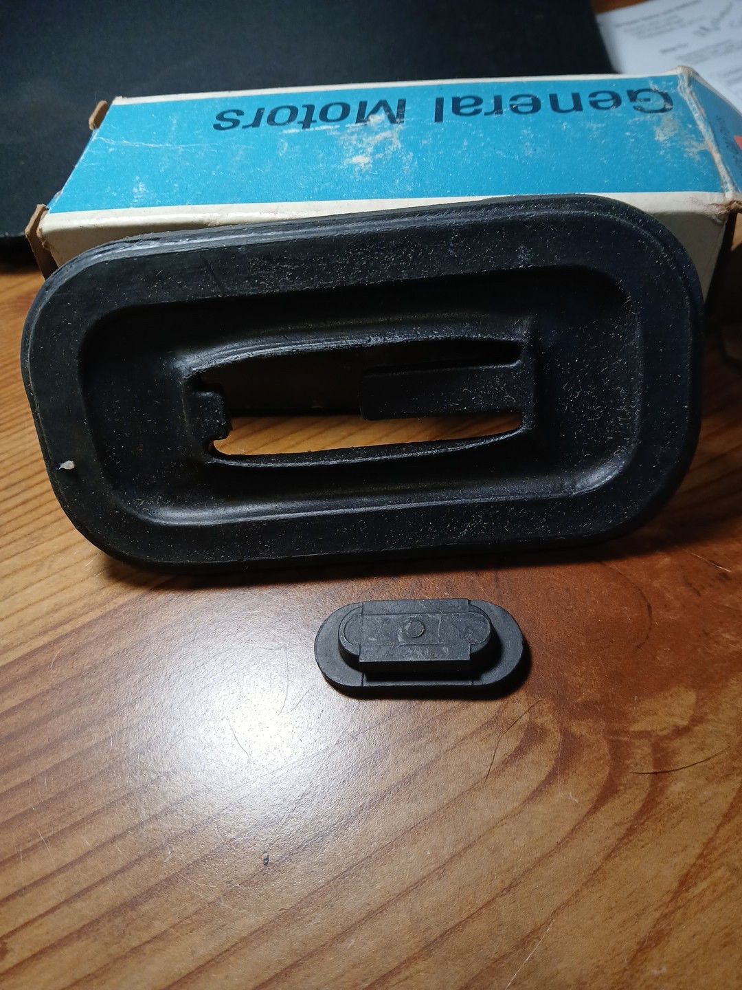 GM#3905014- Parking Brake Lever Boot -