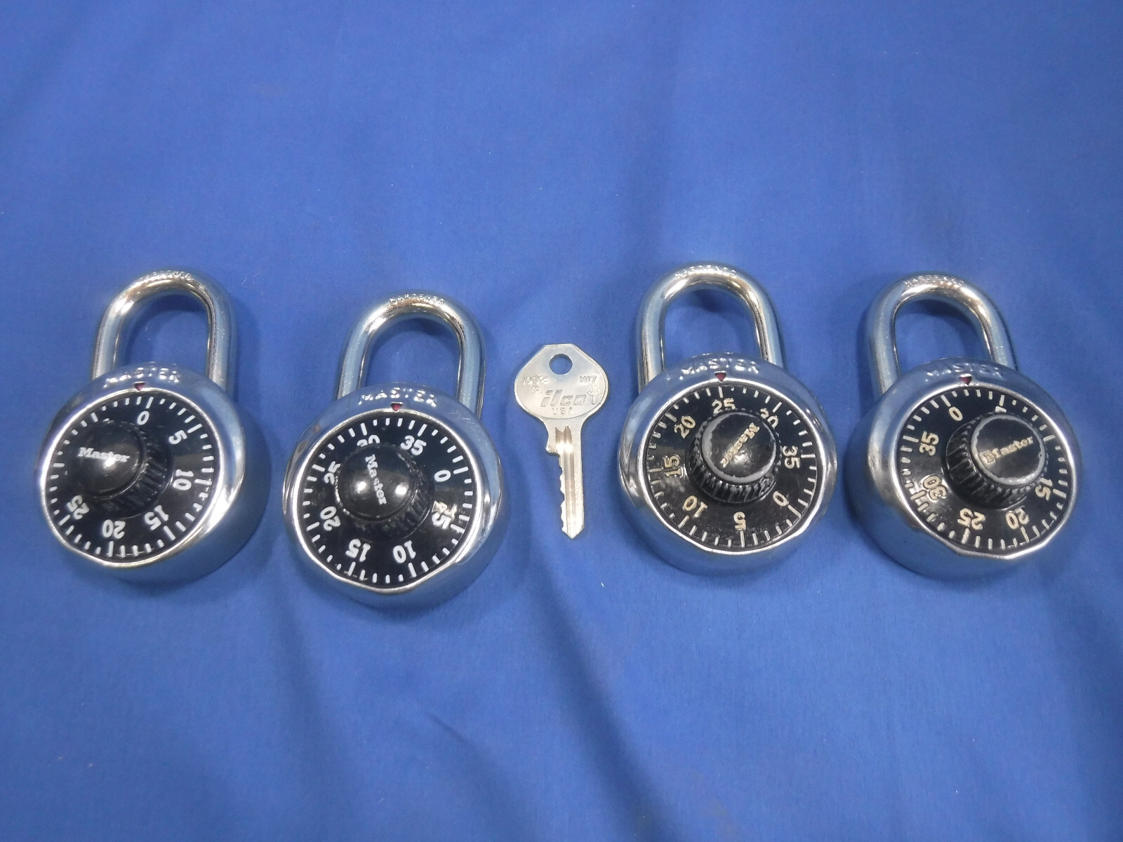 FOUR Master Locks PRE-OWNED/USED Combination Black Padlocks 1525 Lock With Key!