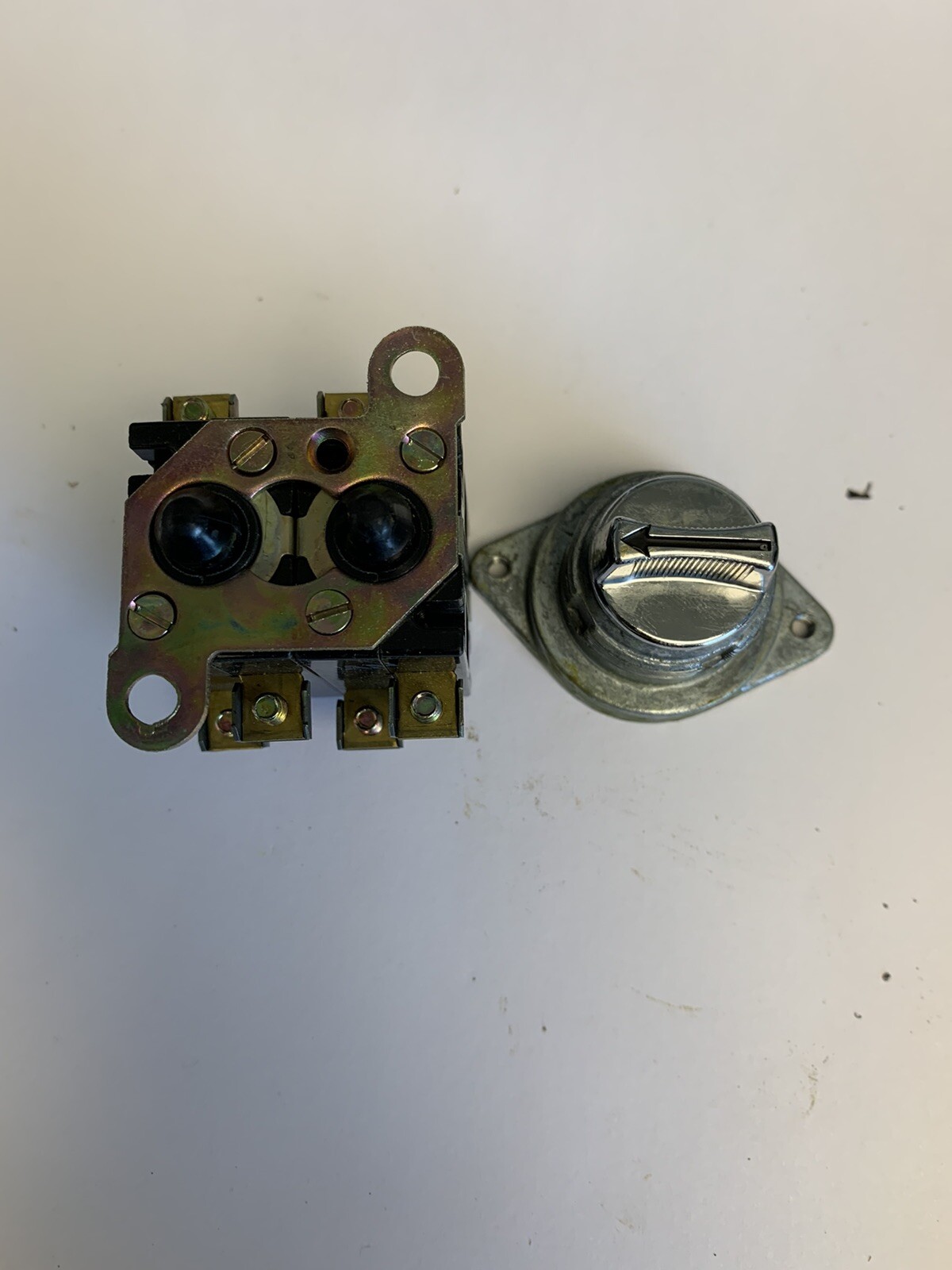 General Electric Heavy-Duty Oiltight Selector Switch CR2940UB203C