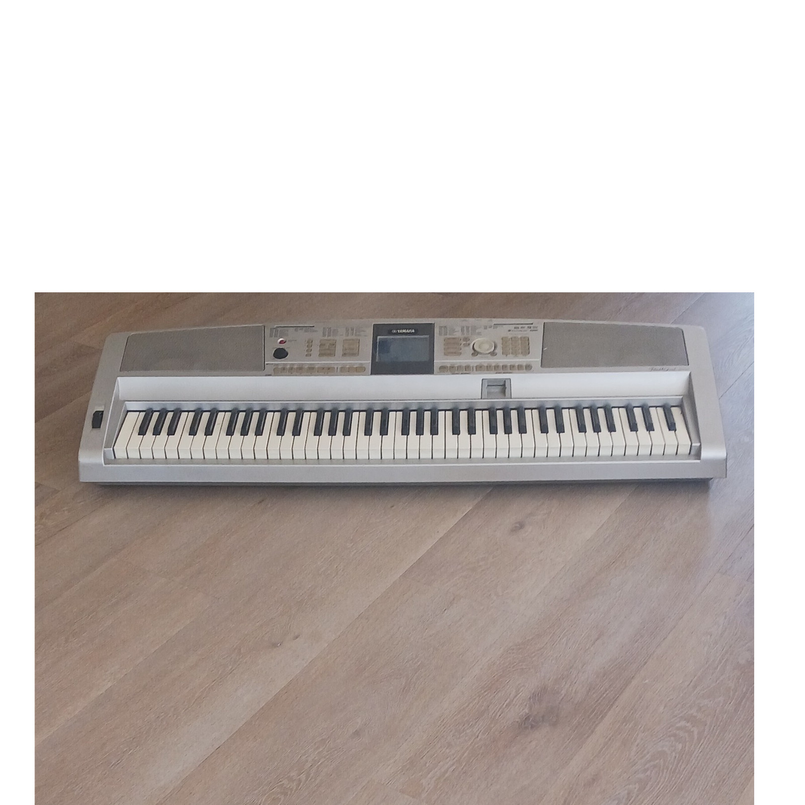 Yamaha DGX-500 76-Key Digital Home Piano Silver Built-in Speaker MIDI