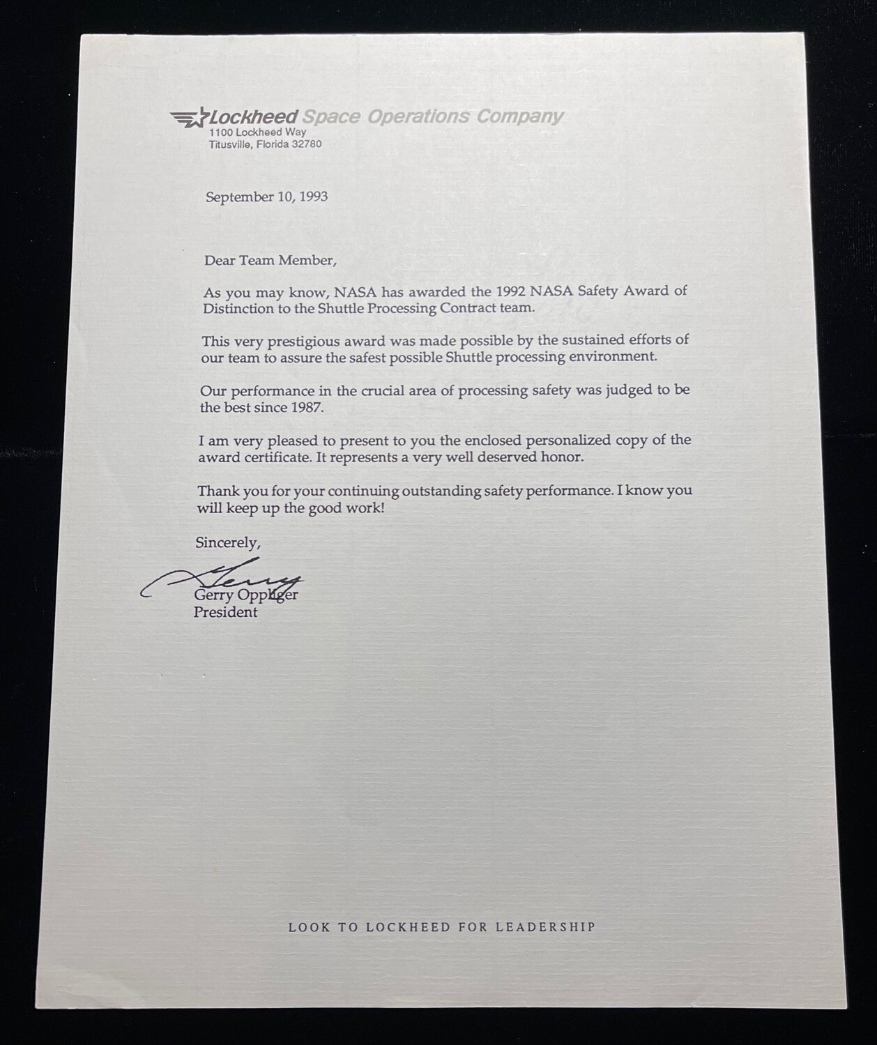 1992 LOCKHEED ISSUED MEMO TO PERSONNEL AWARDED SAFETY AWARD OF DISTINCTION ONLY