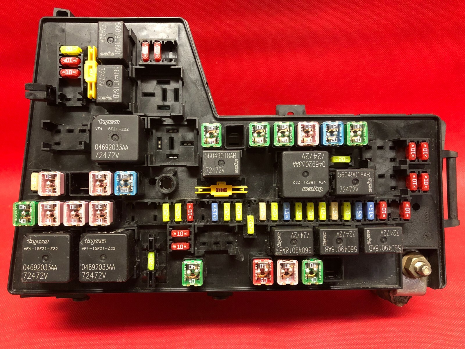05-07 DODGE DAKOTA TRUCK MAIN FUSE BOX ENGINE BAY MODULE 04692083AB 083