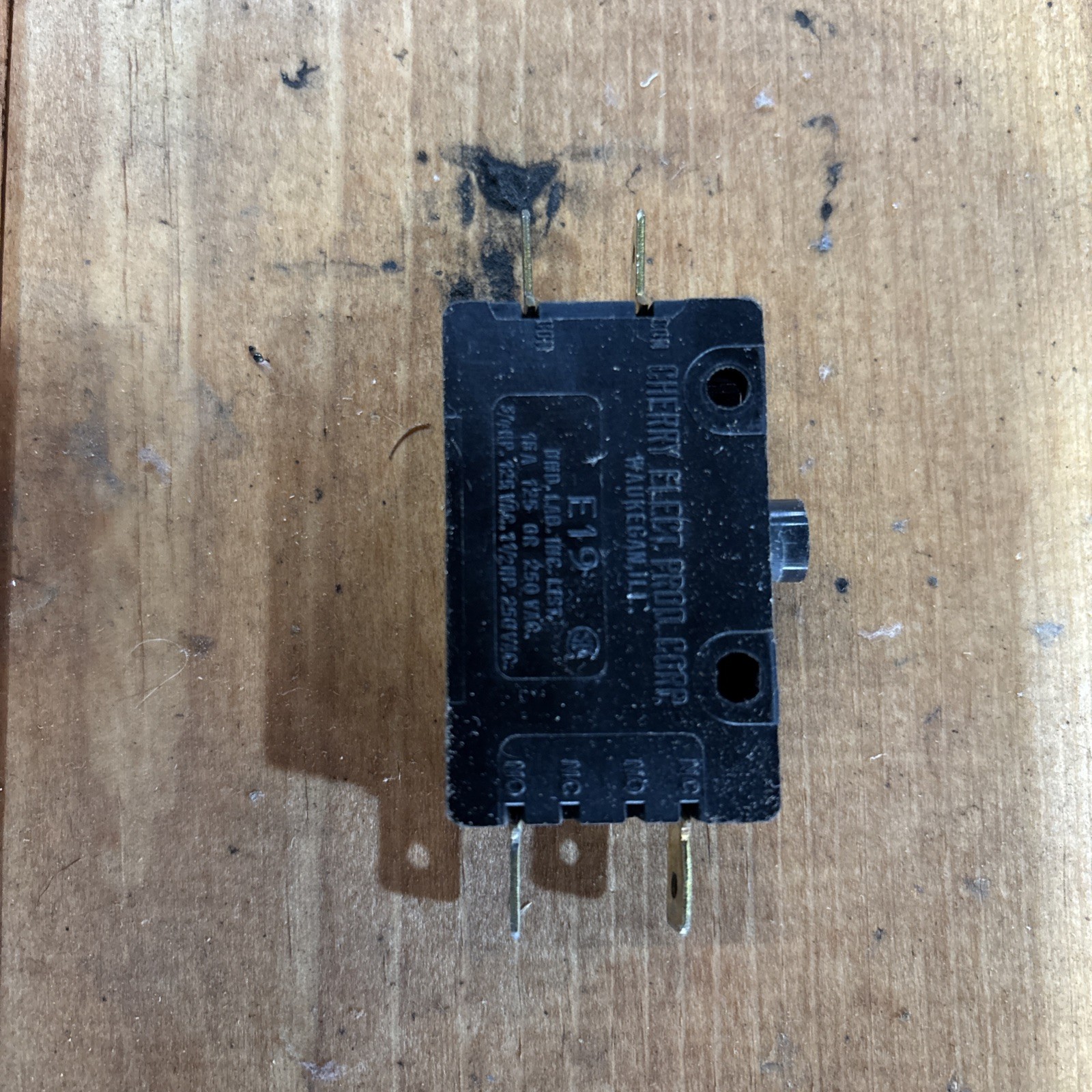 Lot Of 3  CHERRY E-19 SERIES MICRO SWITCH