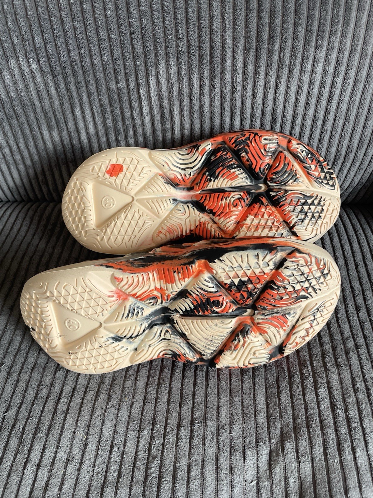 Comfortable foam Sandals / Size 7US