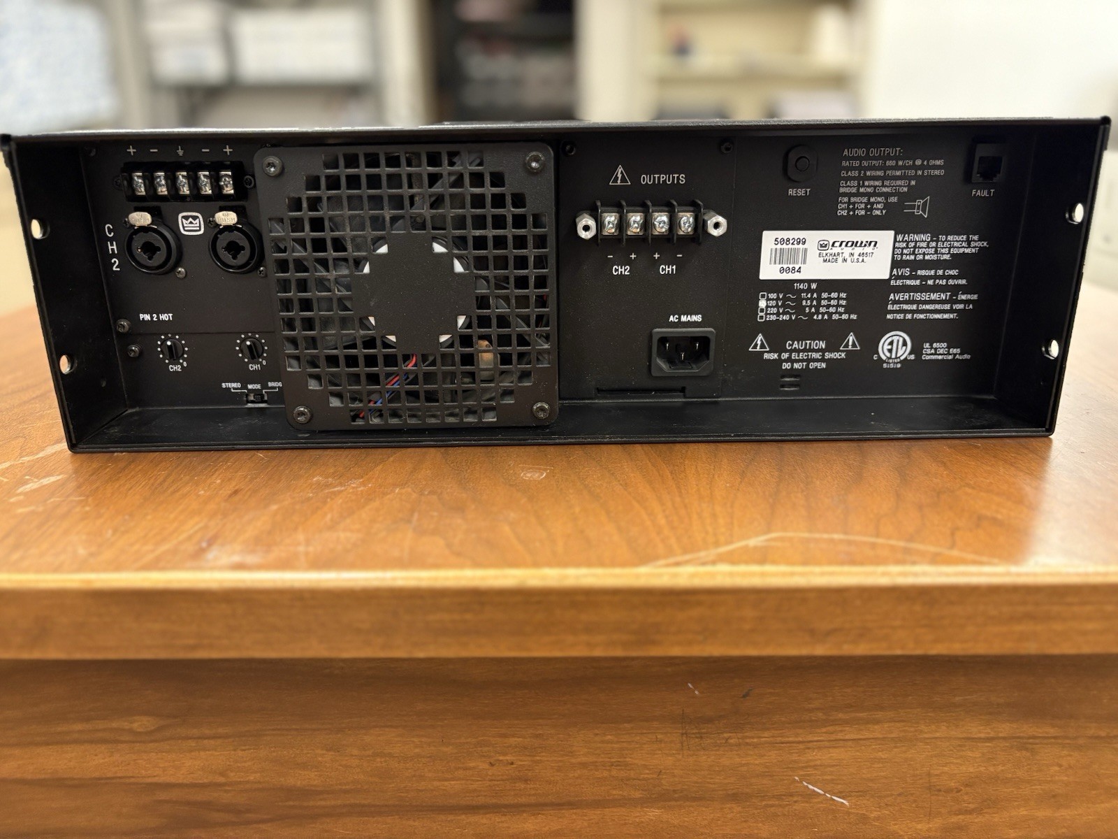 Crown CL 2 2-Channel 1140W Class AB Rack Mount Bridgeable Power Amplifier