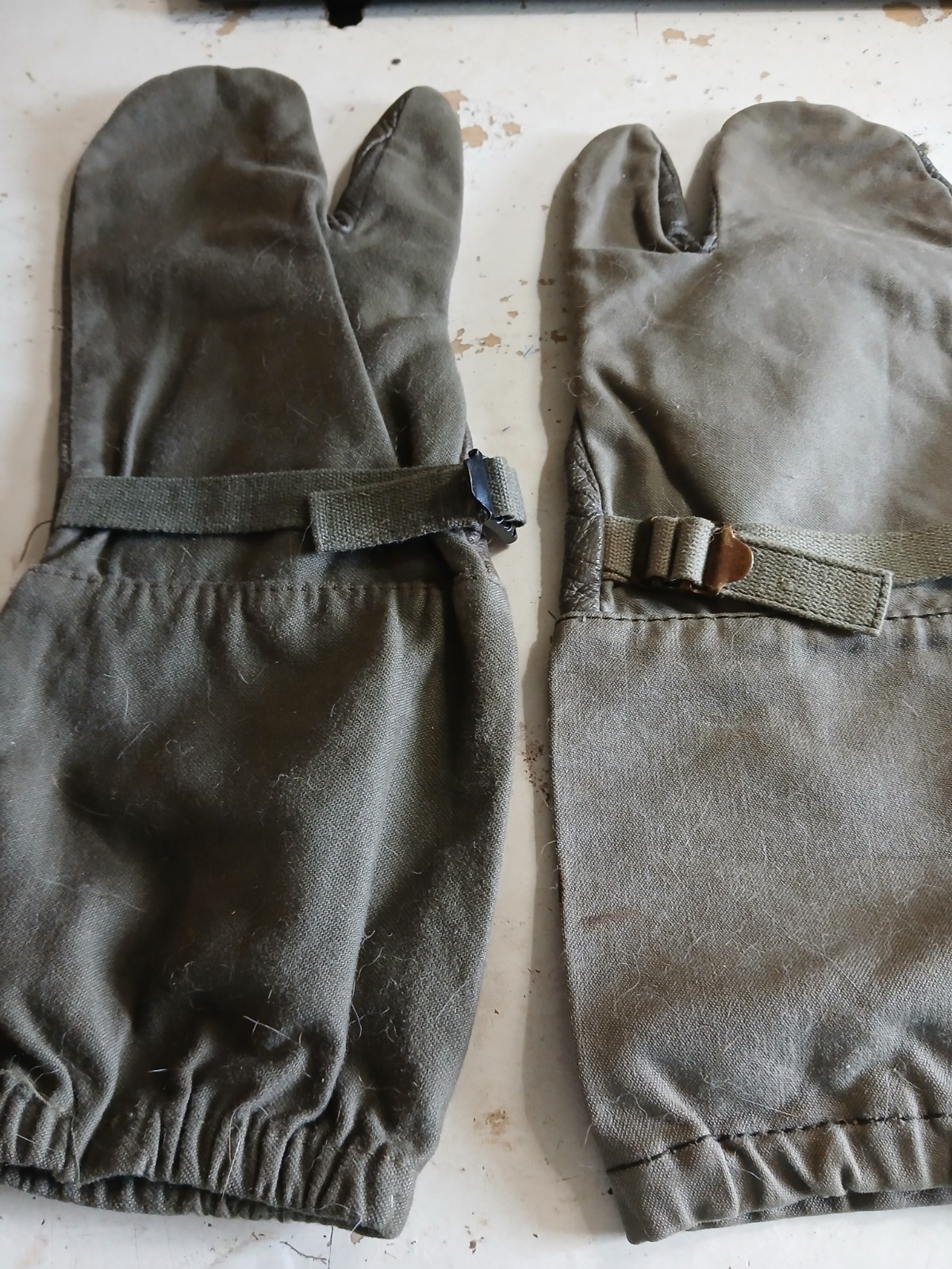 G.I   WW2 wet weather trigger machine gun gloves, unissued.