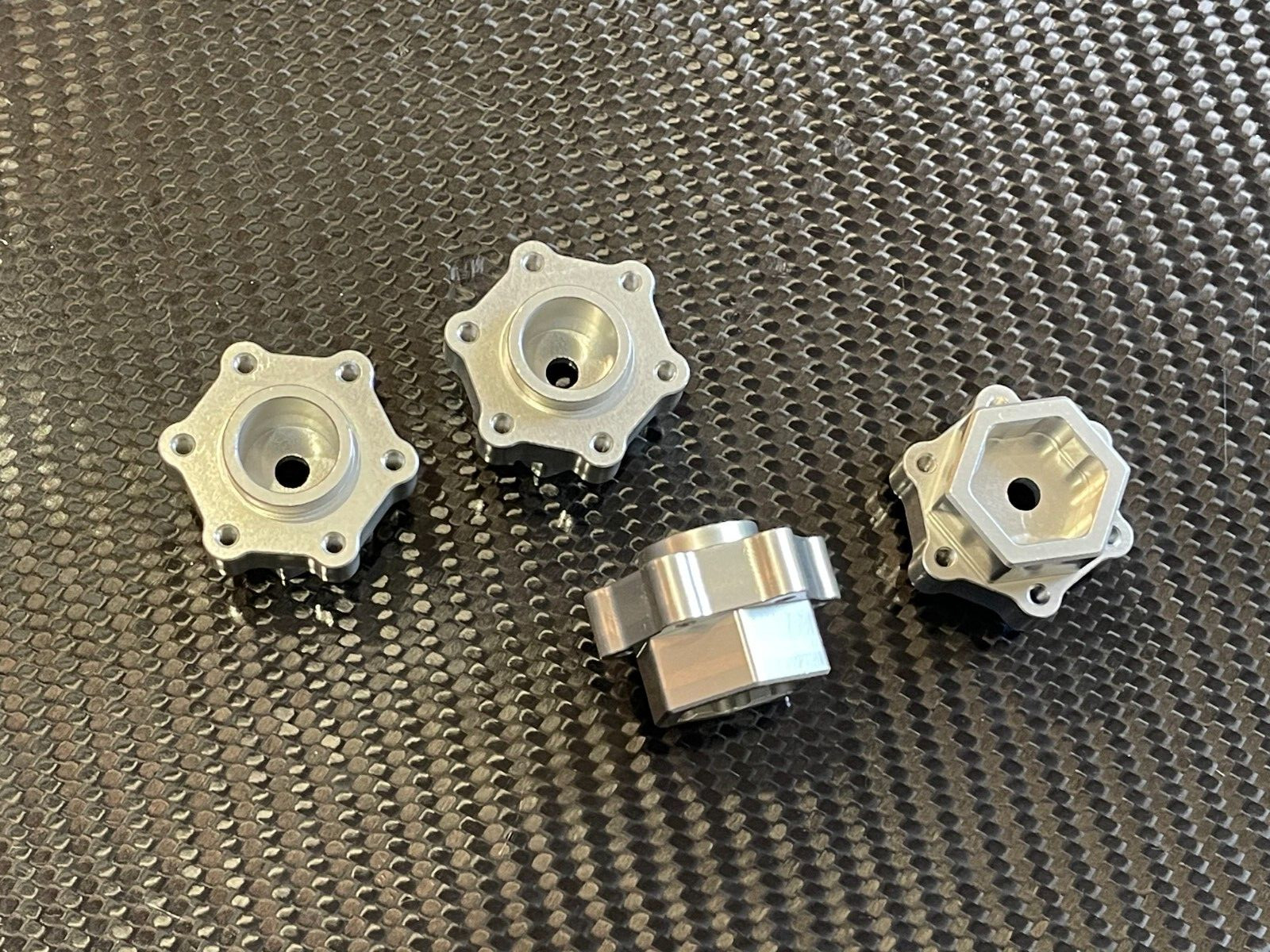 4pcs 17mm hex Aluminum Adapters Converter +10mm for Team Losi LMT 1/8 Silver
