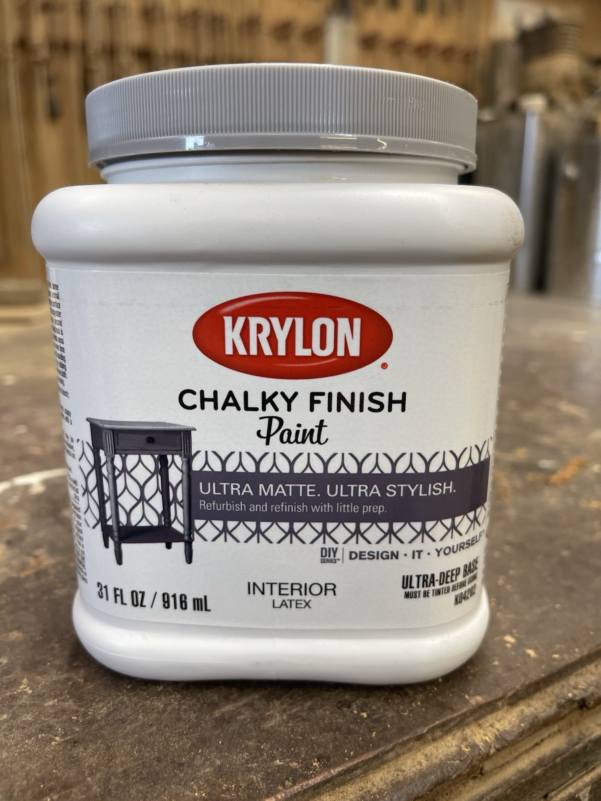 Krylon Chalky Finish Paint Ultra-Deep Base 32 Fl Oz Fast Drying No Primer Needed