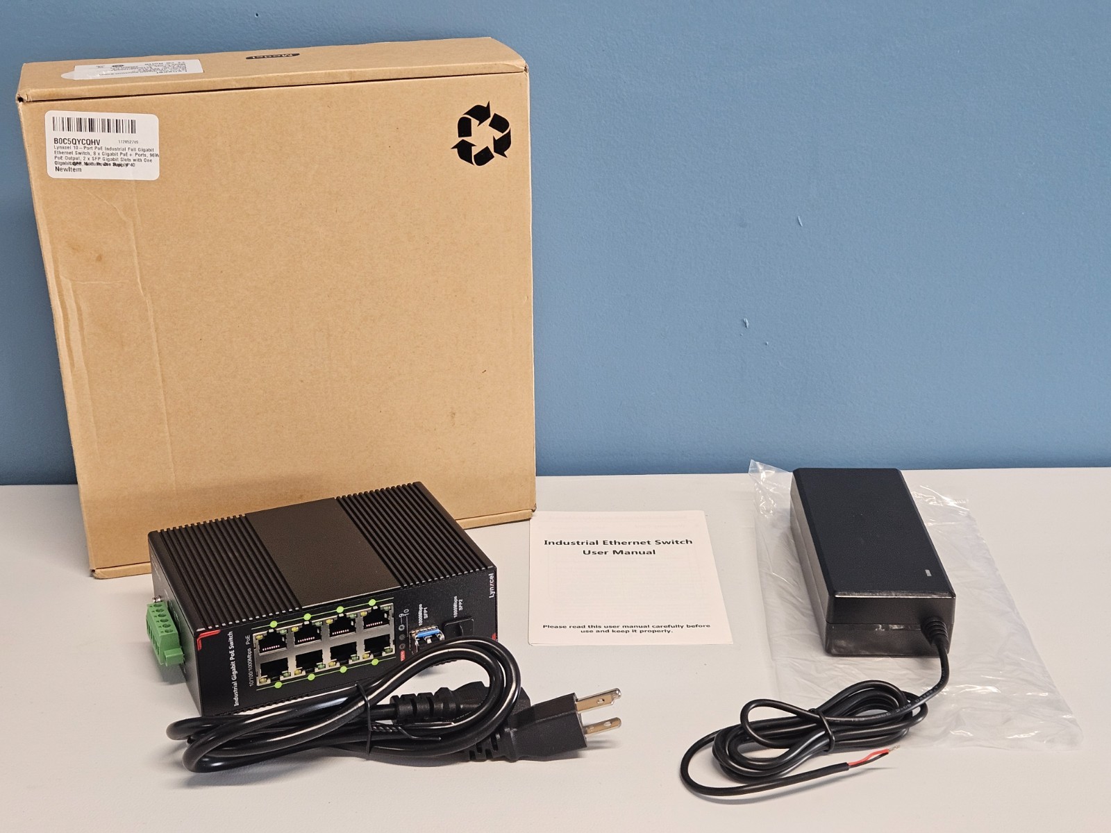 Lynxcel 10-Port Industrial Ethernet Switch, 96WPoE Output, 2xSFP Gigabit Slots