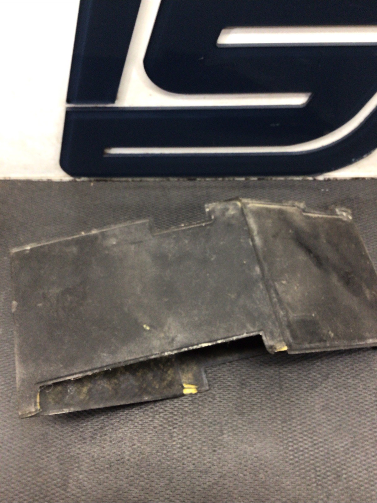 2008 Hyundai Sonata - Battery Insulator
