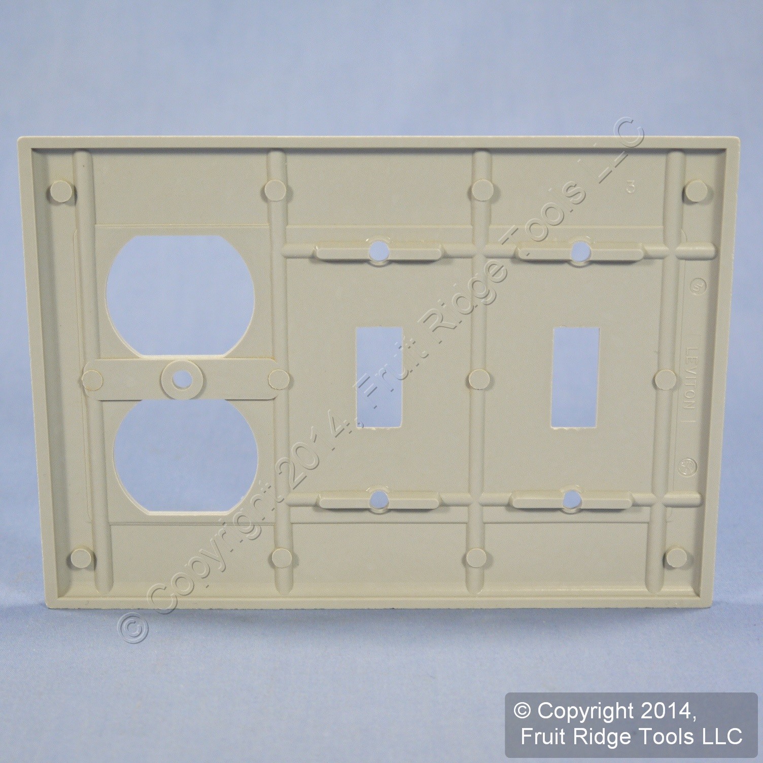 Leviton 87021 Gray 3-Gang Toggle Switch Duplex Outlet Plastic Standard Wallplate