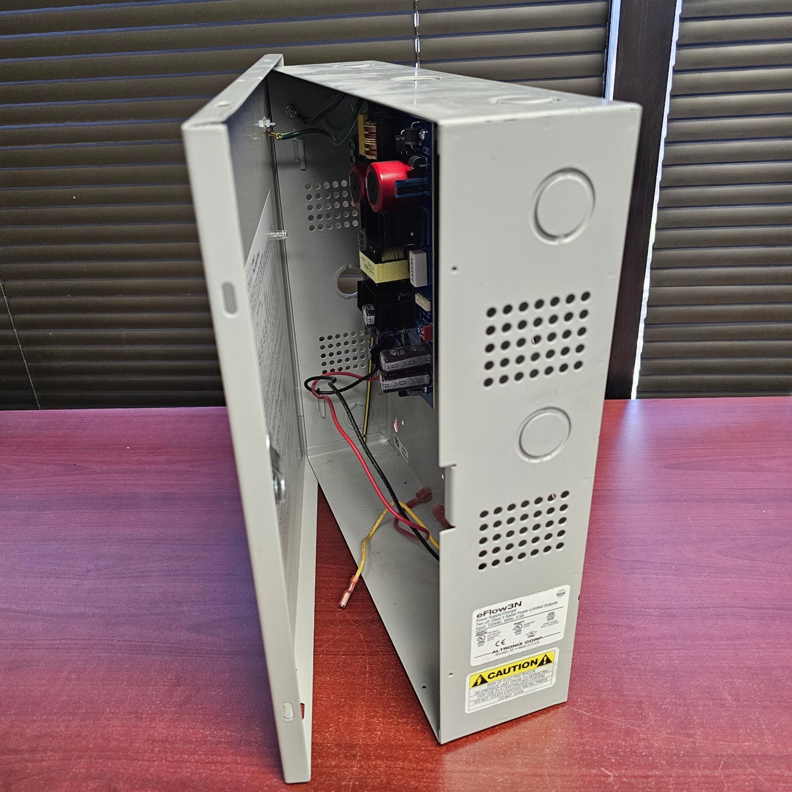 Altronix eFLOW3N Power Supply USED