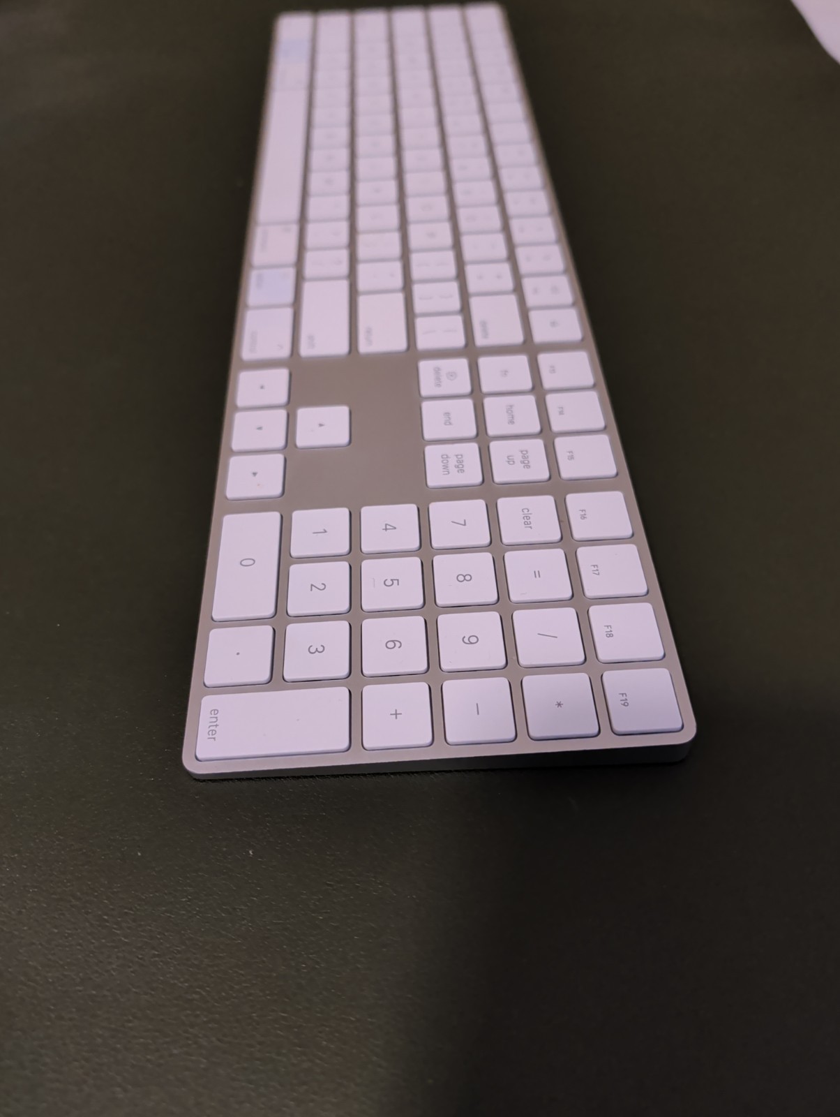 Apple Magic Keyboard with Numeric Keypad White Model A1843 Wireless OEM