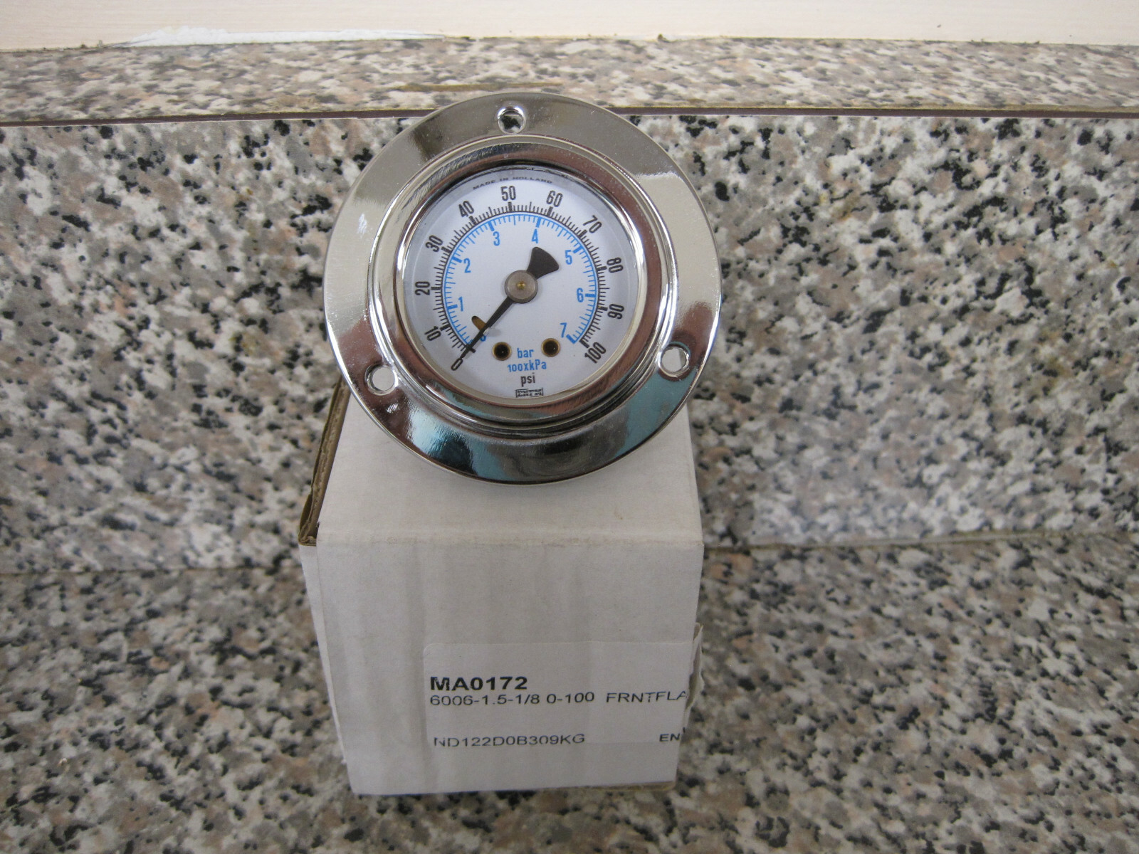 New ENFM MA0172 Pressure Gauge 6006 1.5 - 1/8 0-100 Front Flange 100xkPa
