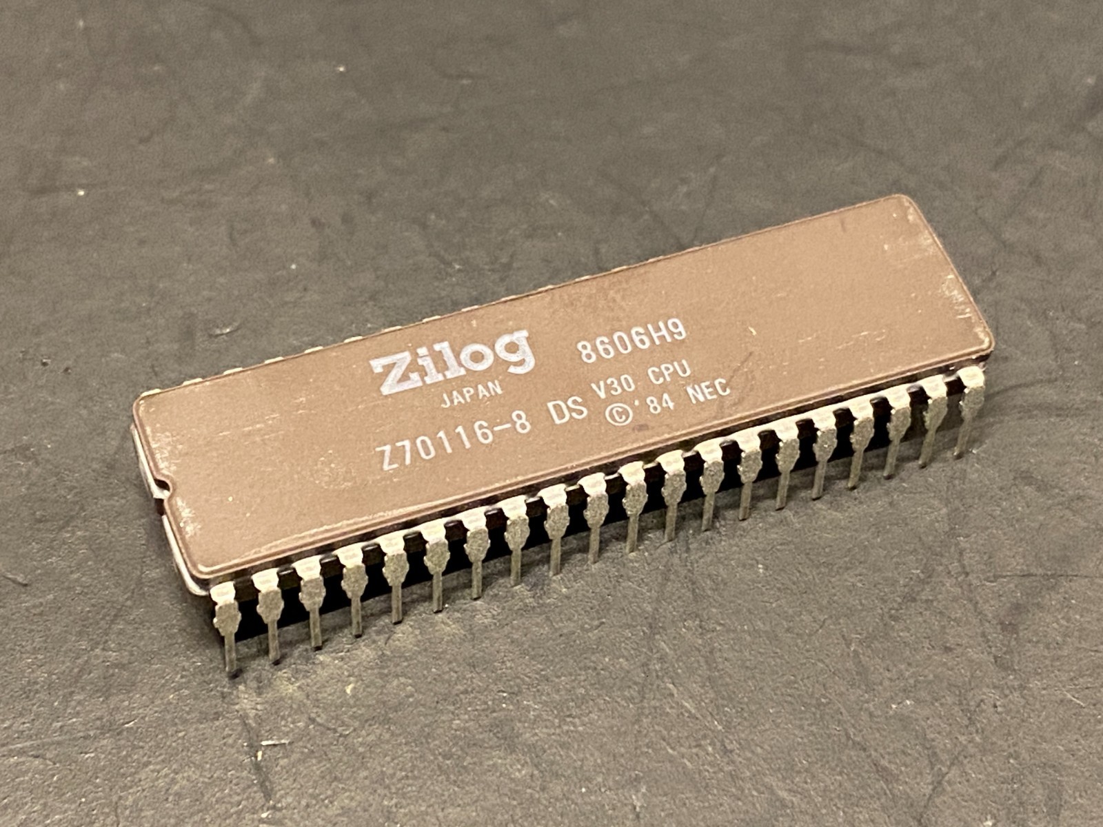 Vintage 1984 NEC V30 CPU Zilog Z70116-8 DS 8606H9