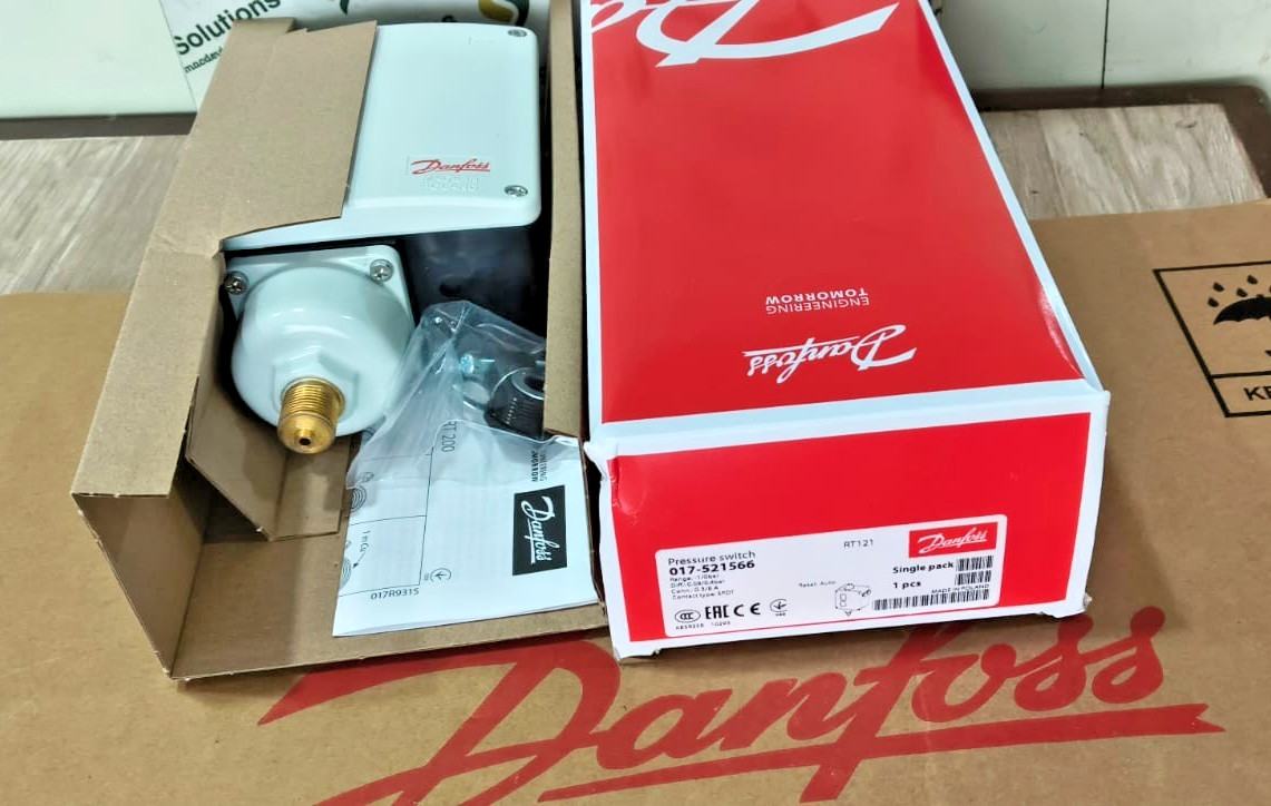 1PC- Danfoss 017-521566 Pressure switch, RT121, 8 bar- NEW