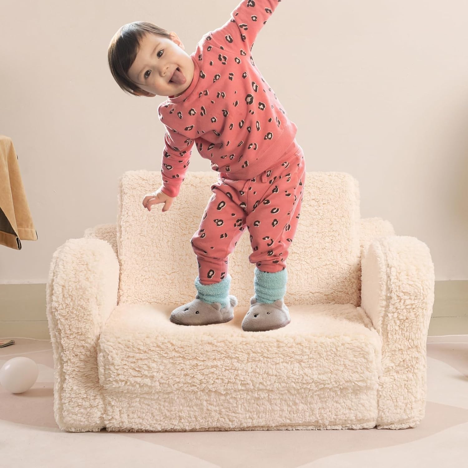 2-in-1 Kids Sofa: Flip-Out Foam Lounge Chair with Soft Sherpa Cover - Cream