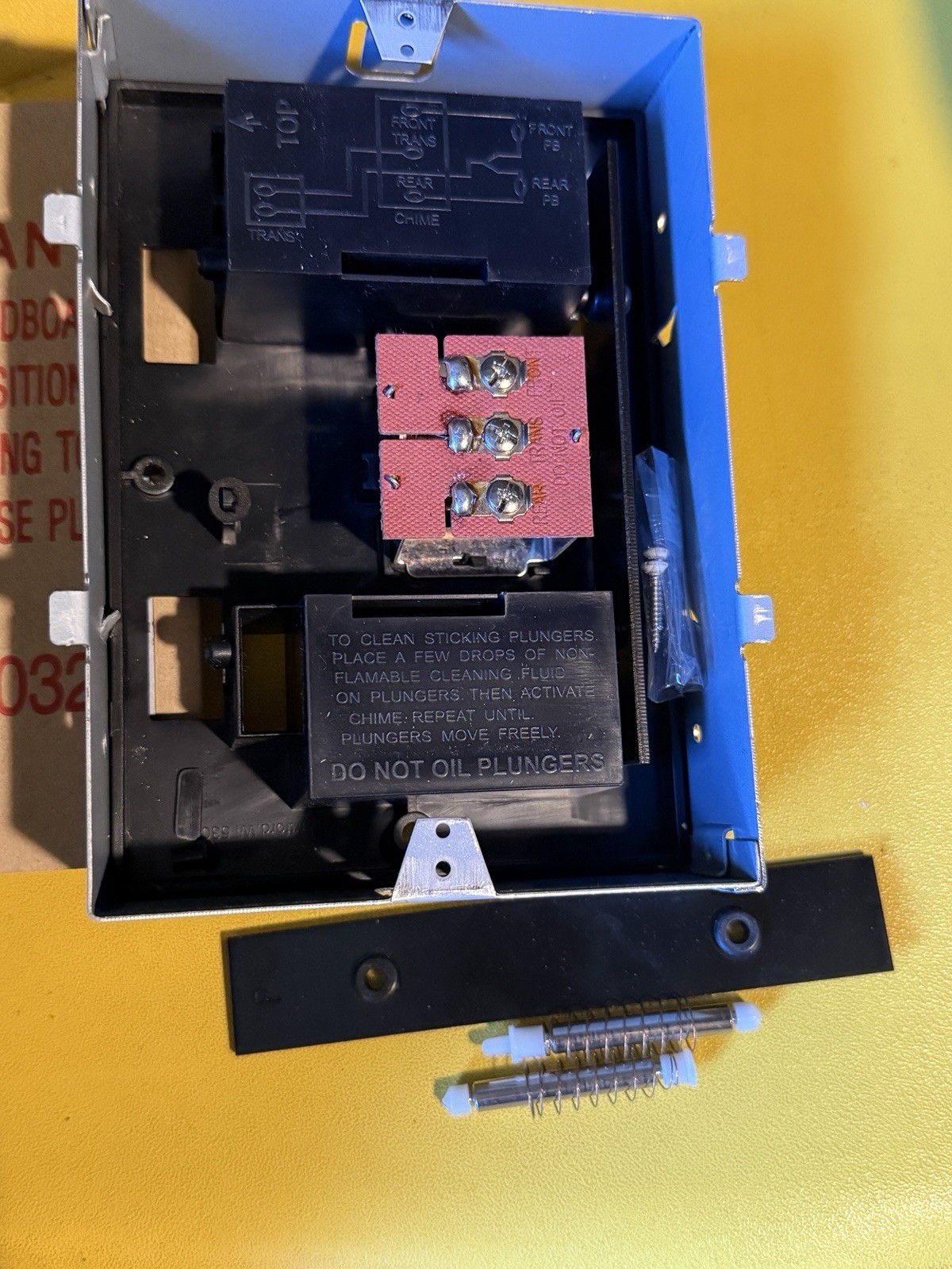 NuTone WIRED DOOR CHIME Model: LA14WH