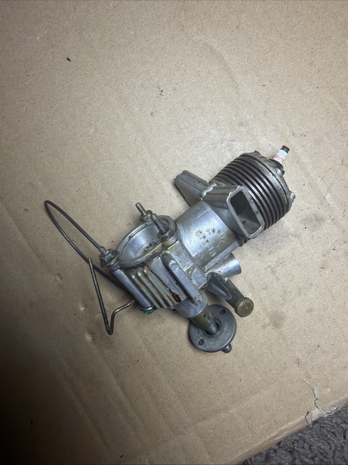 TORPEDO SPECIAL GLOW PLUG MODEL AIRPLANE ENGINE   1946-1950.