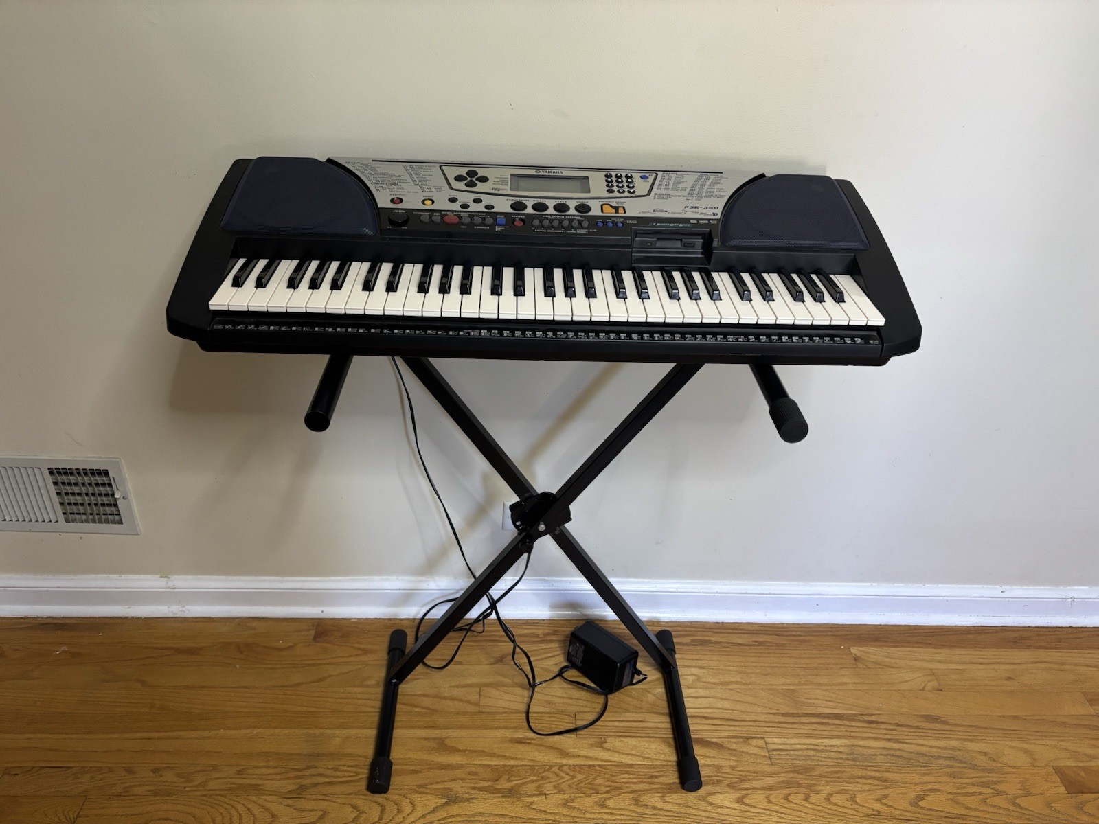 Yamaha PSR -340 Electronic Keyboard, with Stand, Tested and Working