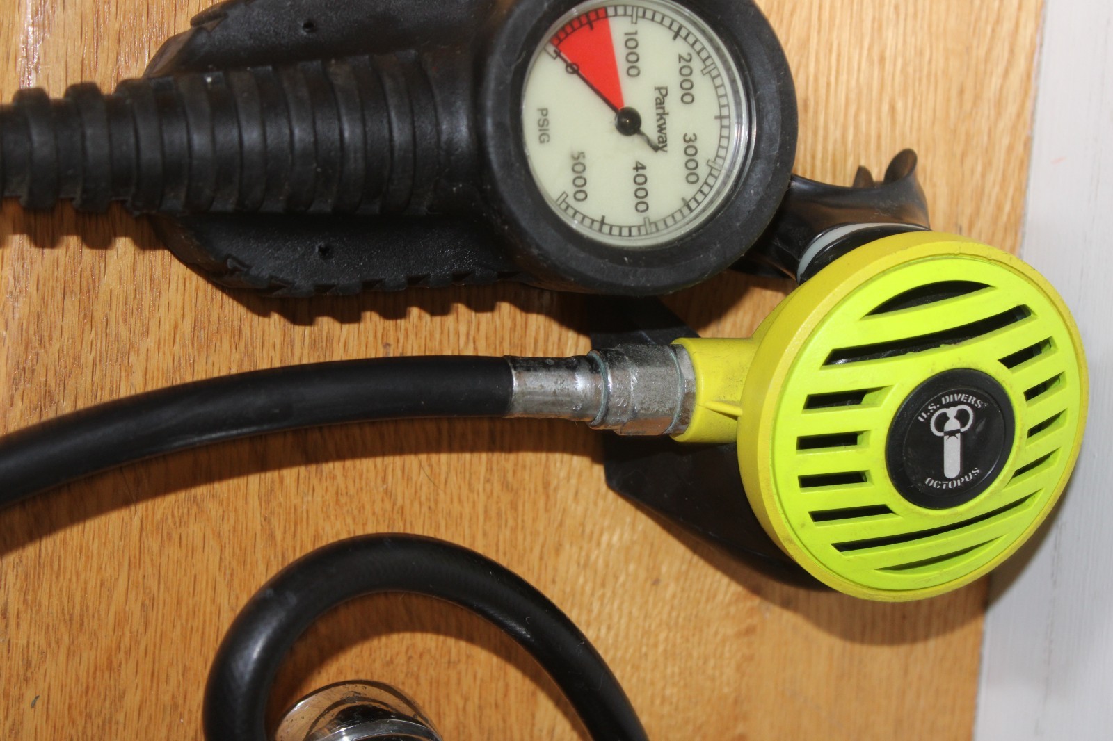 US Divers Regulators and gauge, compass . Tested working.