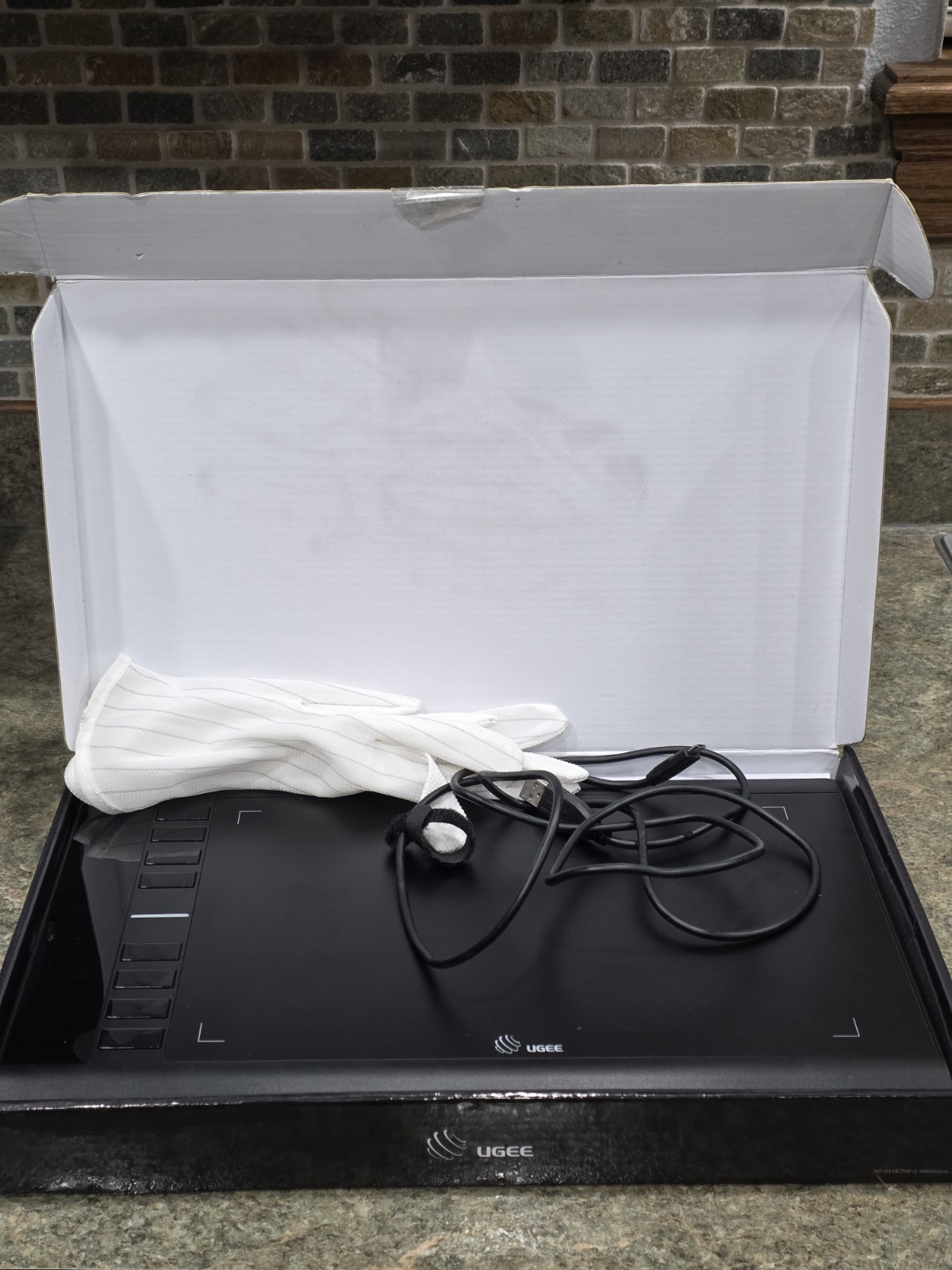 UGEE M708 Graphic Drawing Pen and Tablet Set