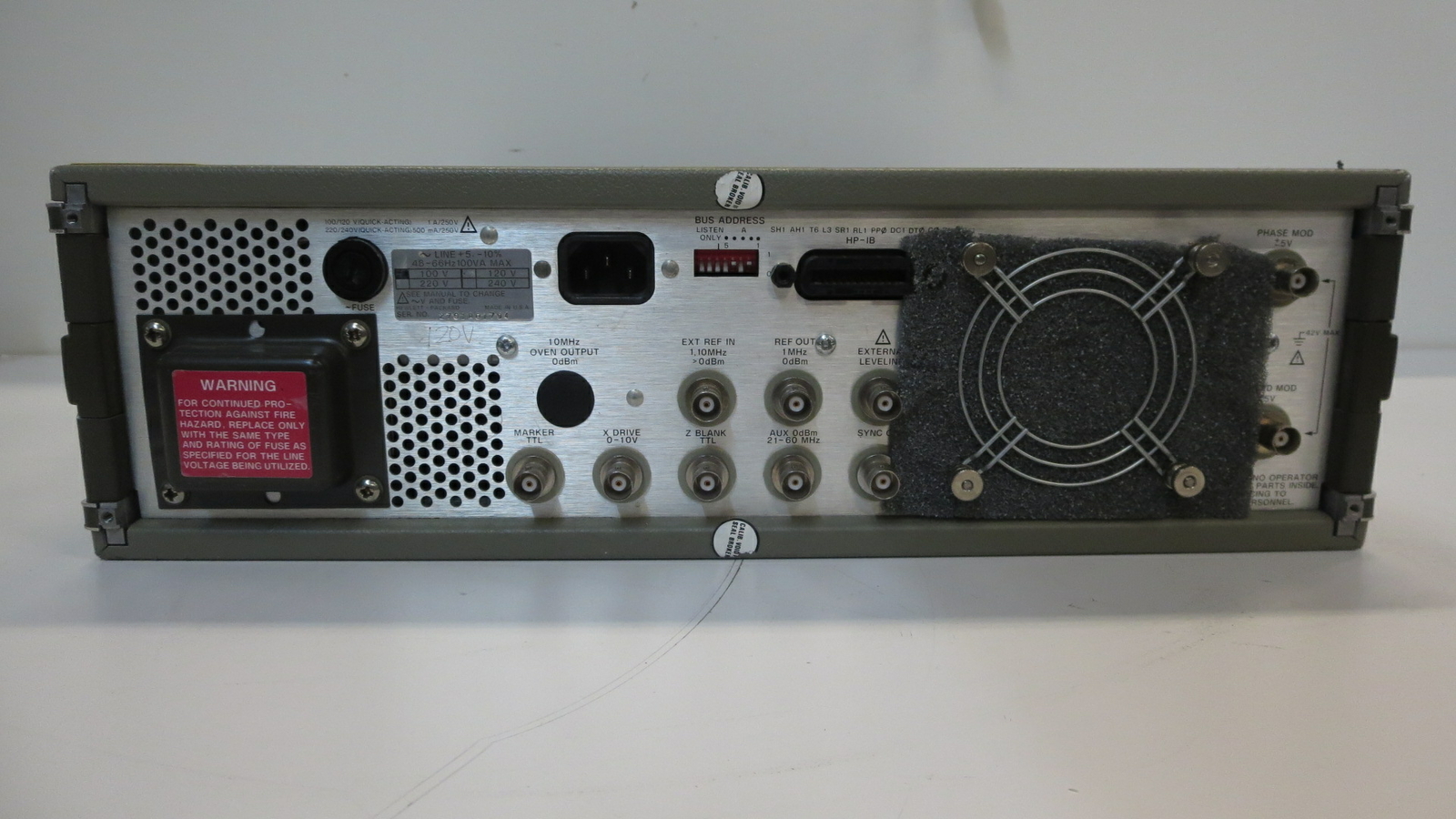 HEWLETT-PACKARD 3336A SYNTHESIZER /LEVEL GENERATOR