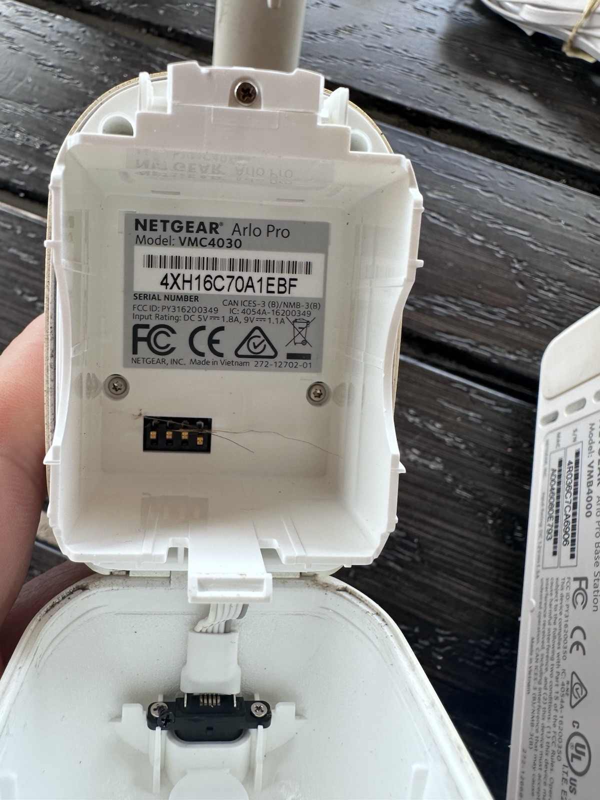 Netgear Arlo Smb4000 Basestation, 5 Pro Cameras, 4 Batteries, Plus Accessories.