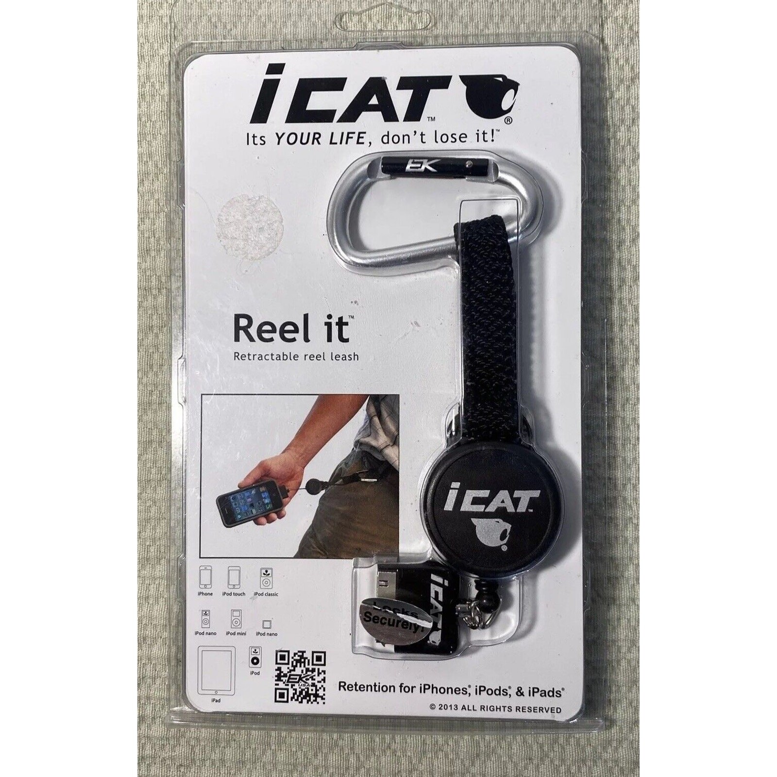 iCat Reel It Carabiner Apple Dock Retractable Black