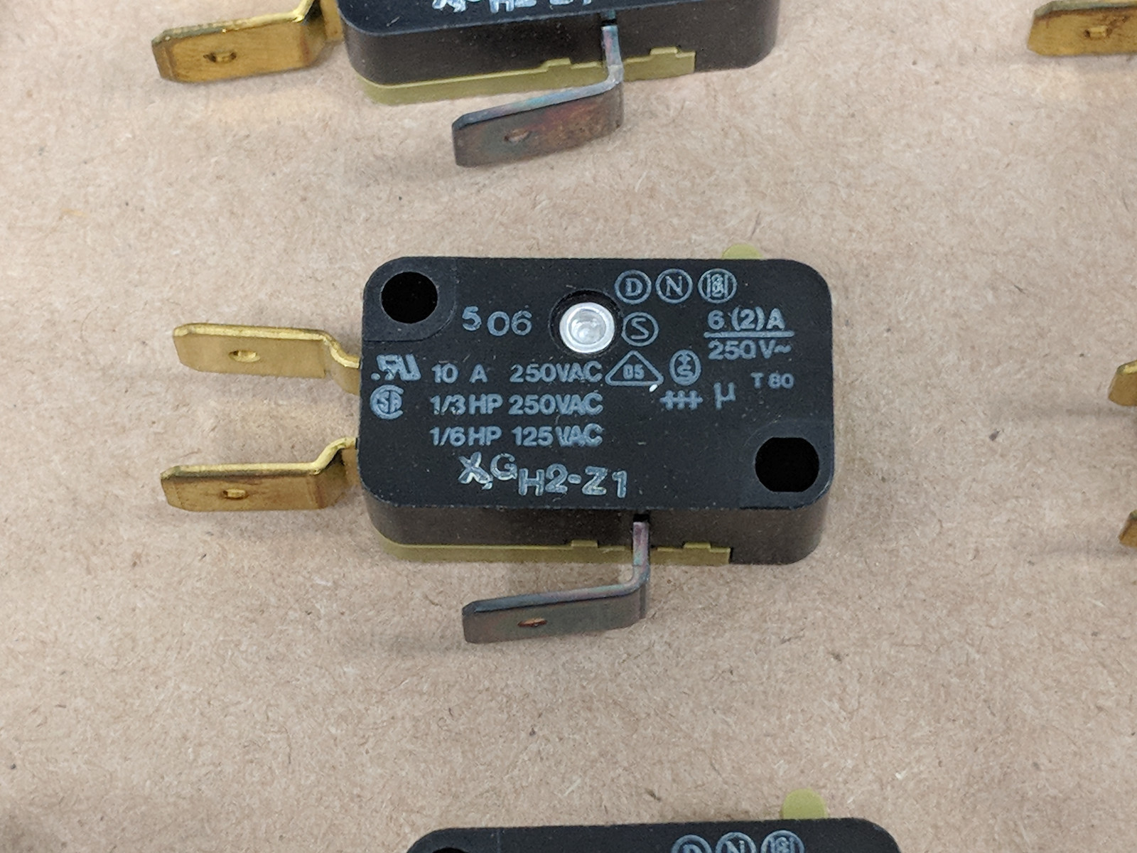 Lot of 2 MILTAC XGH2-Z1 MicroSwitch 10A 250VAC 1/3HP 250VAC 1/6HP 125VAC