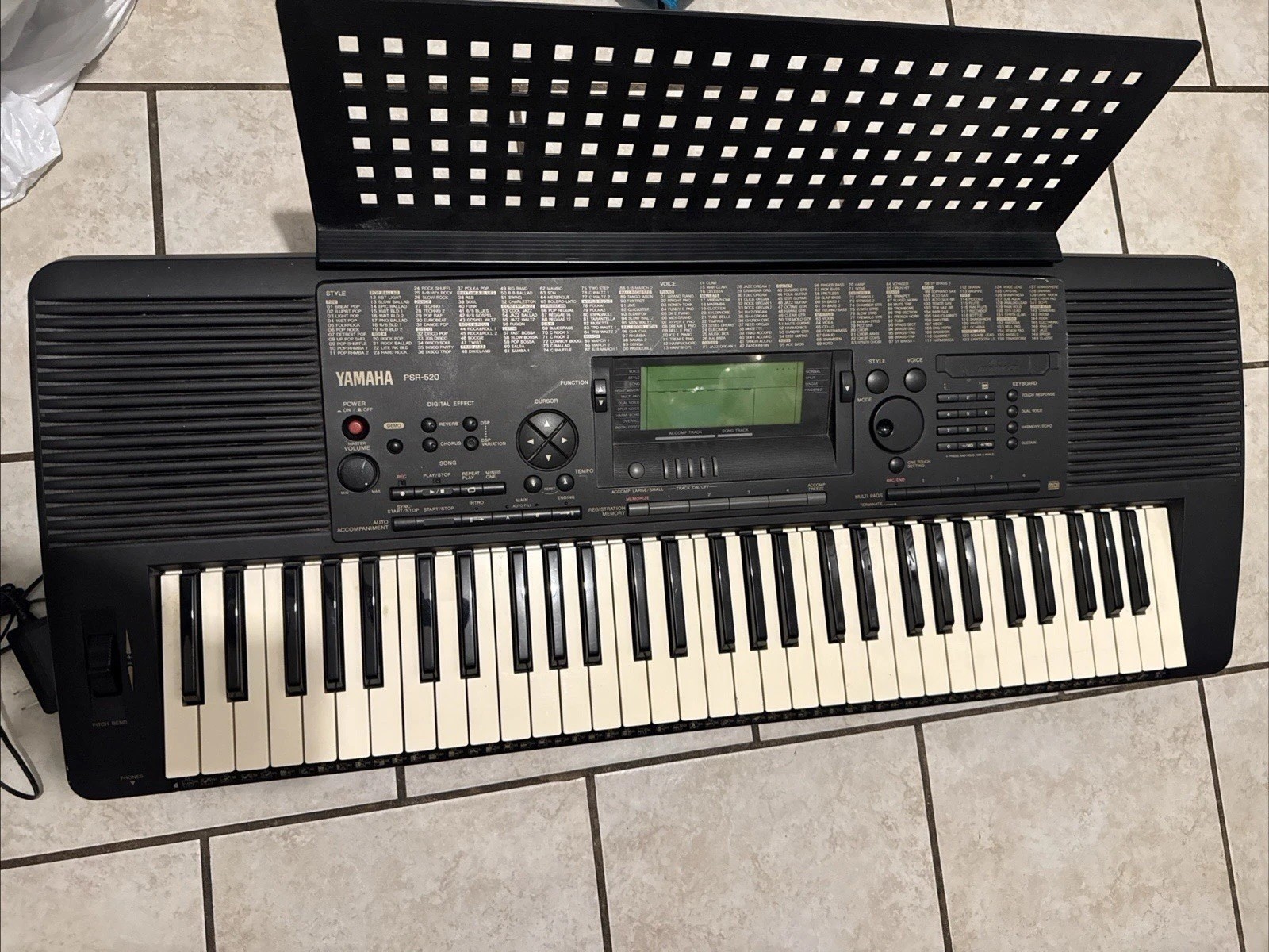 All Keys Work Yamaha PSR-520 Arranger Keyboard With Power Supply
