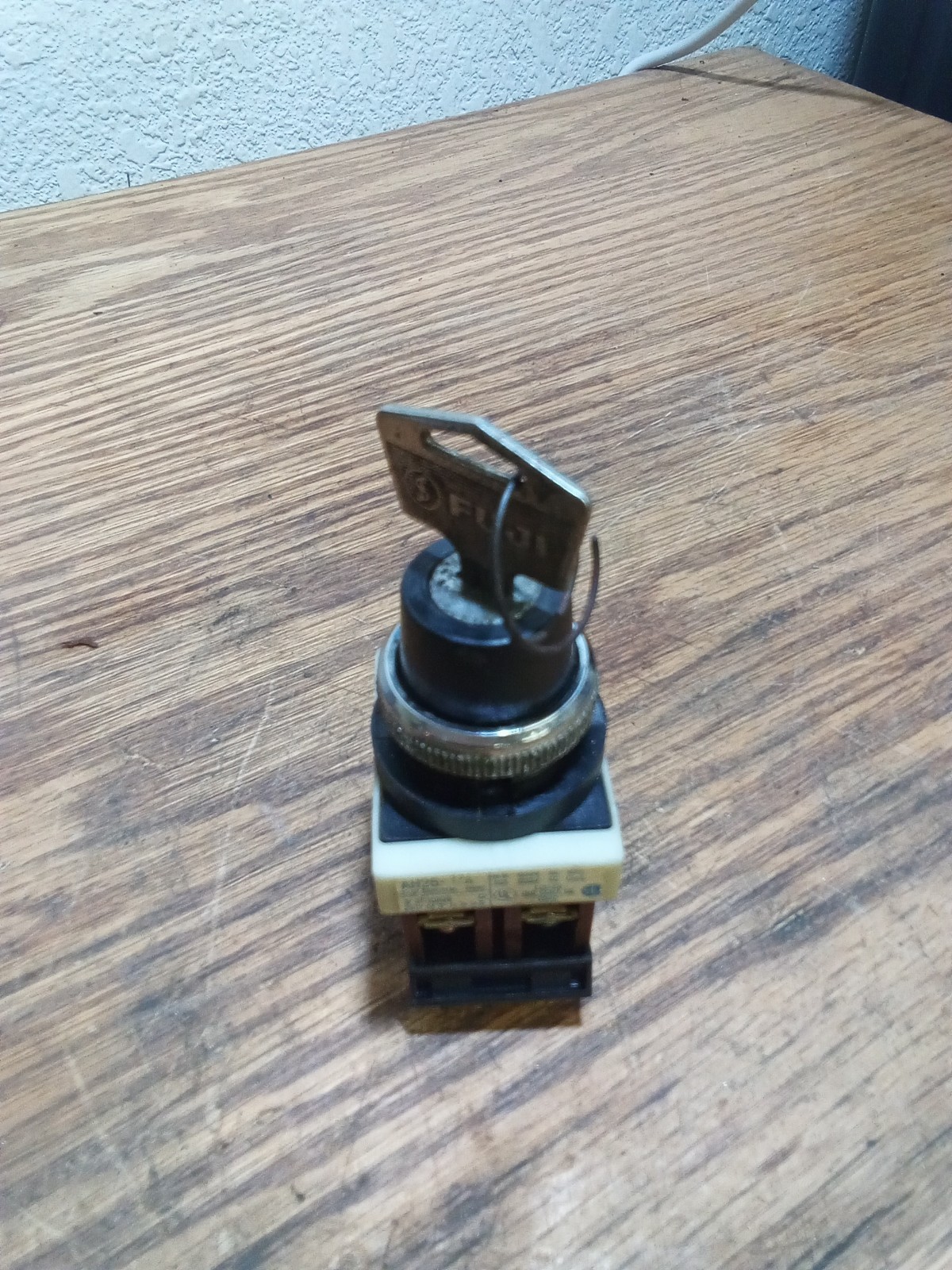 Fuji Electric AH25 Key Selector Switch W/Key