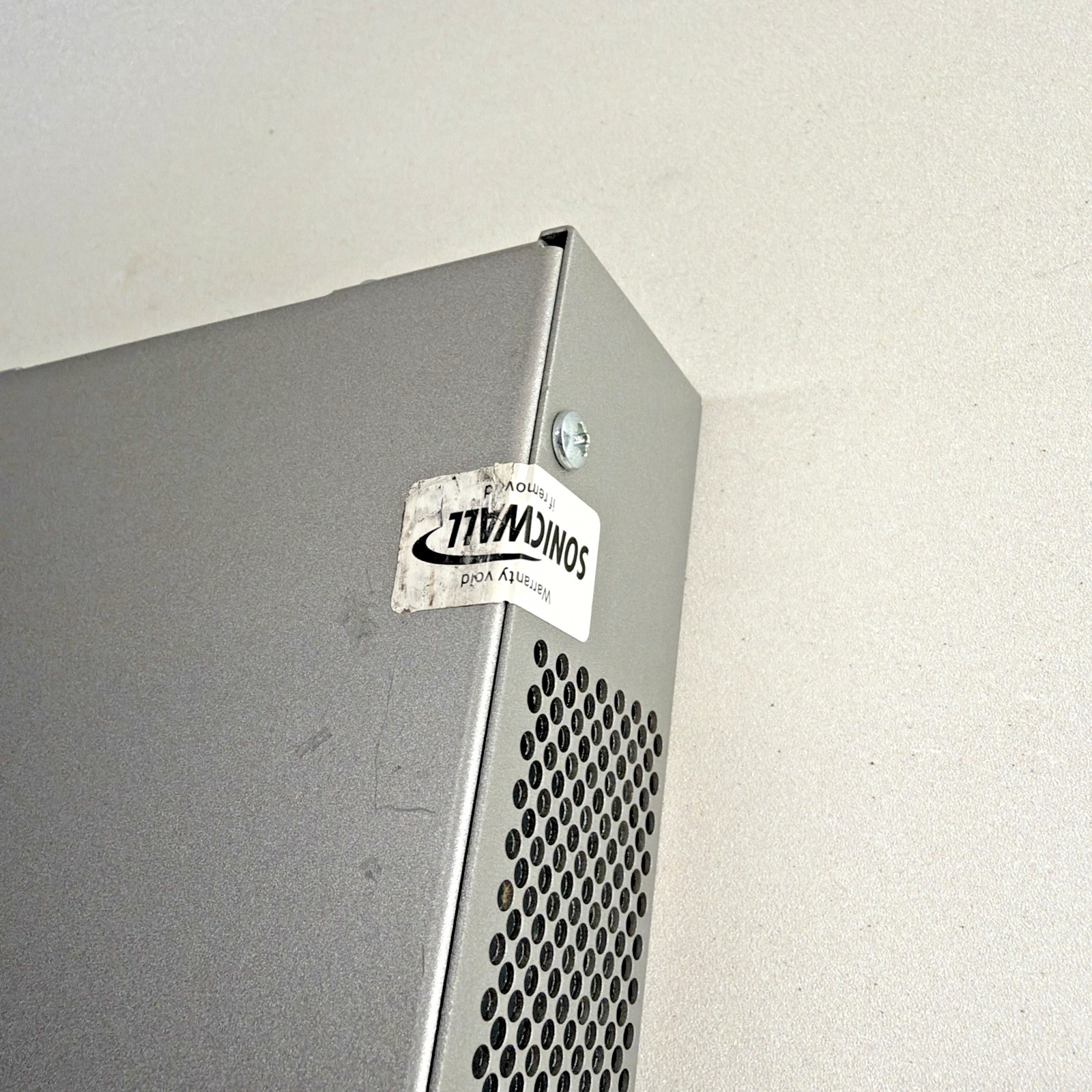 SonicWall PRO 2040 VPN 1RK0A-02A Firewall Network Security Appliance