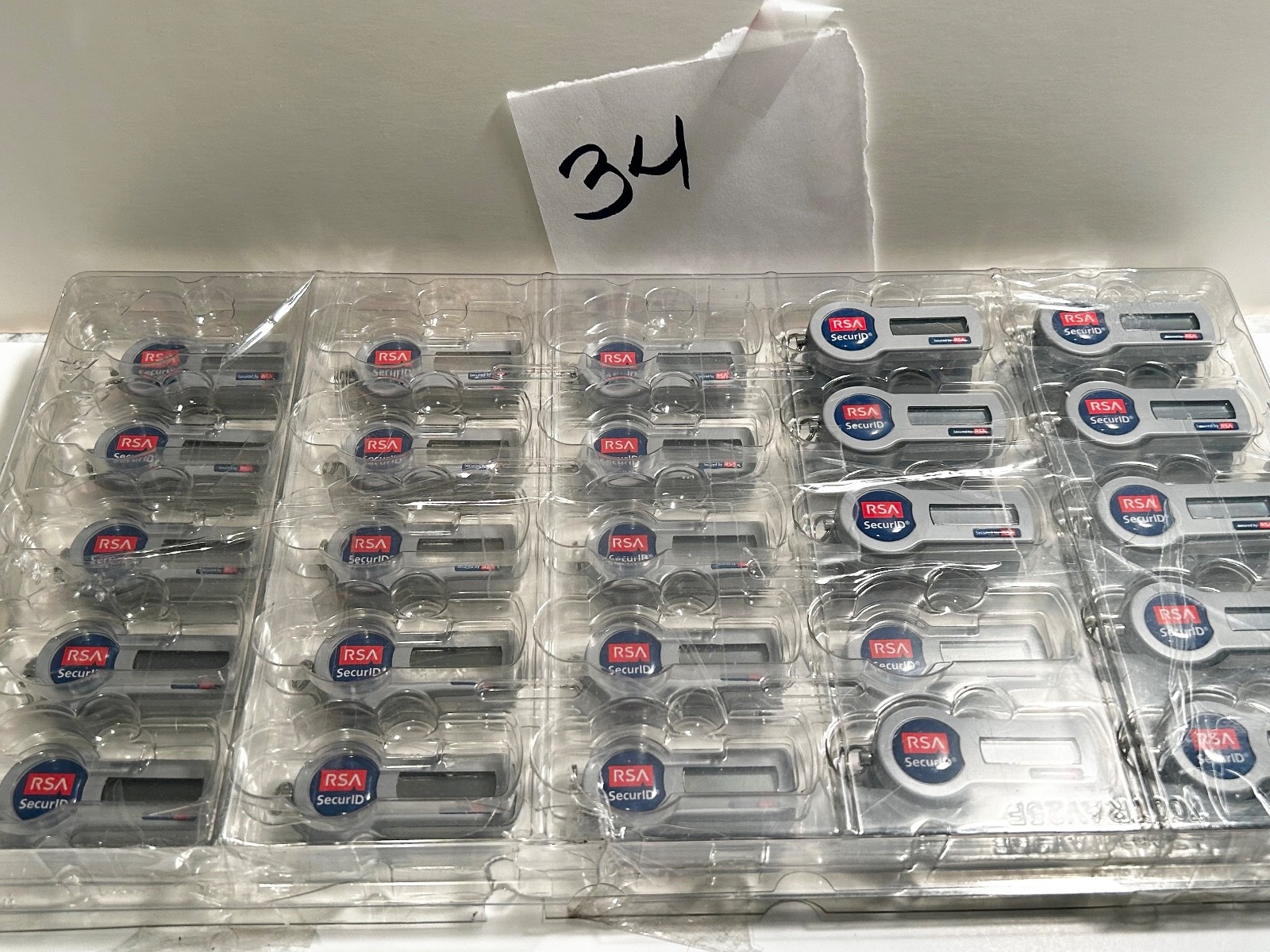 LOT OF 34 RSA SecurID HARDWARE KEY FOB TOKENS MODEL SID700  NEW  EXPIRED