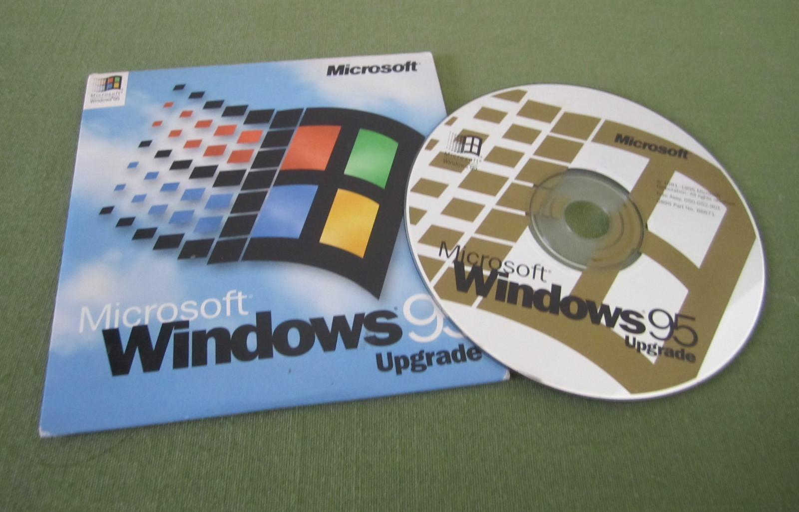 Vintage MICROSOFT WINDOWS 95 UPGRADE CD-ROM PC w/ Product Key
