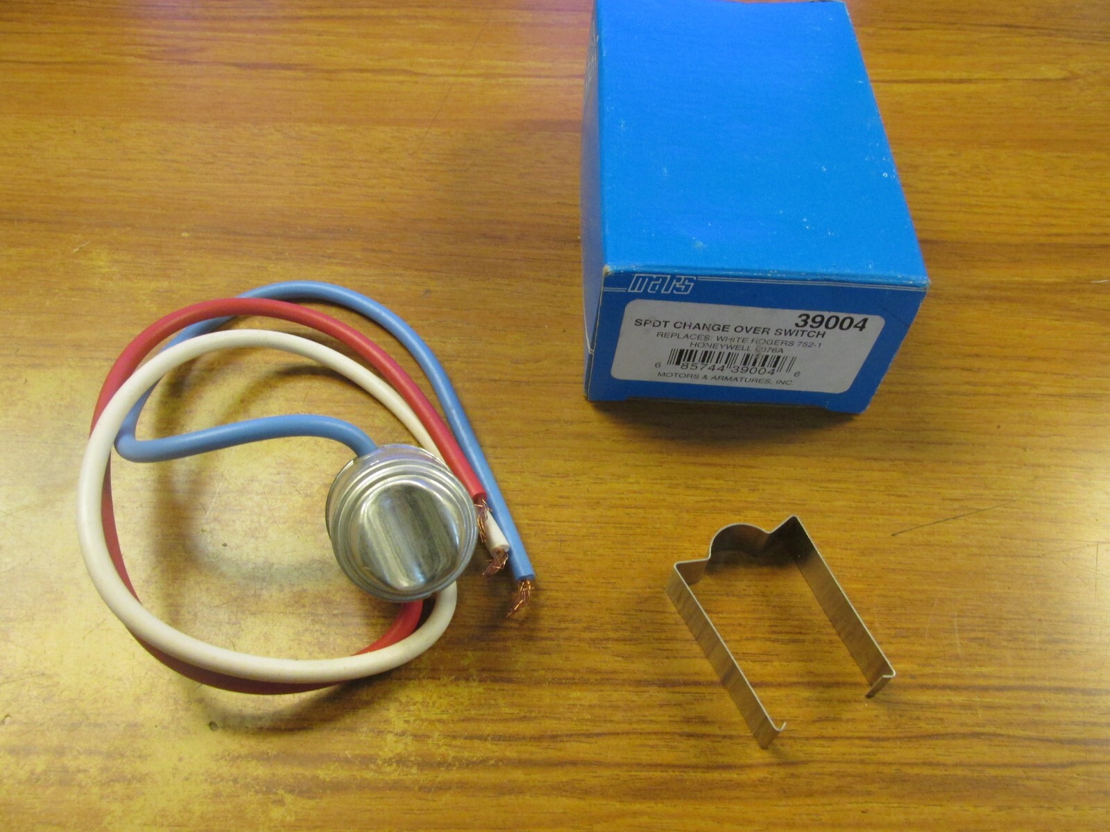 NIB. MARS CHANGE OVER SWITCH CAT# 39004 ... ZB-196