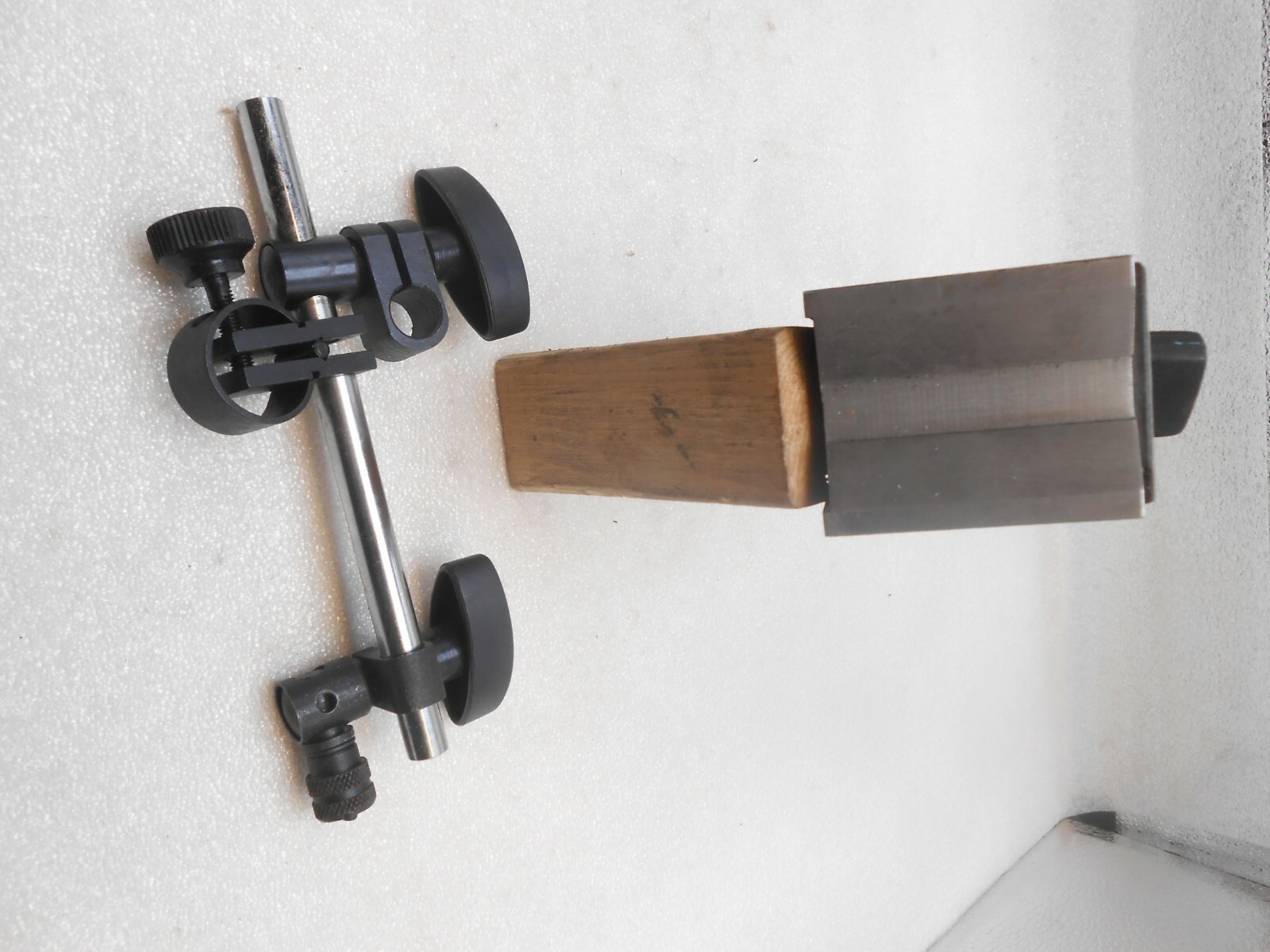 Magnetic base indicator holder