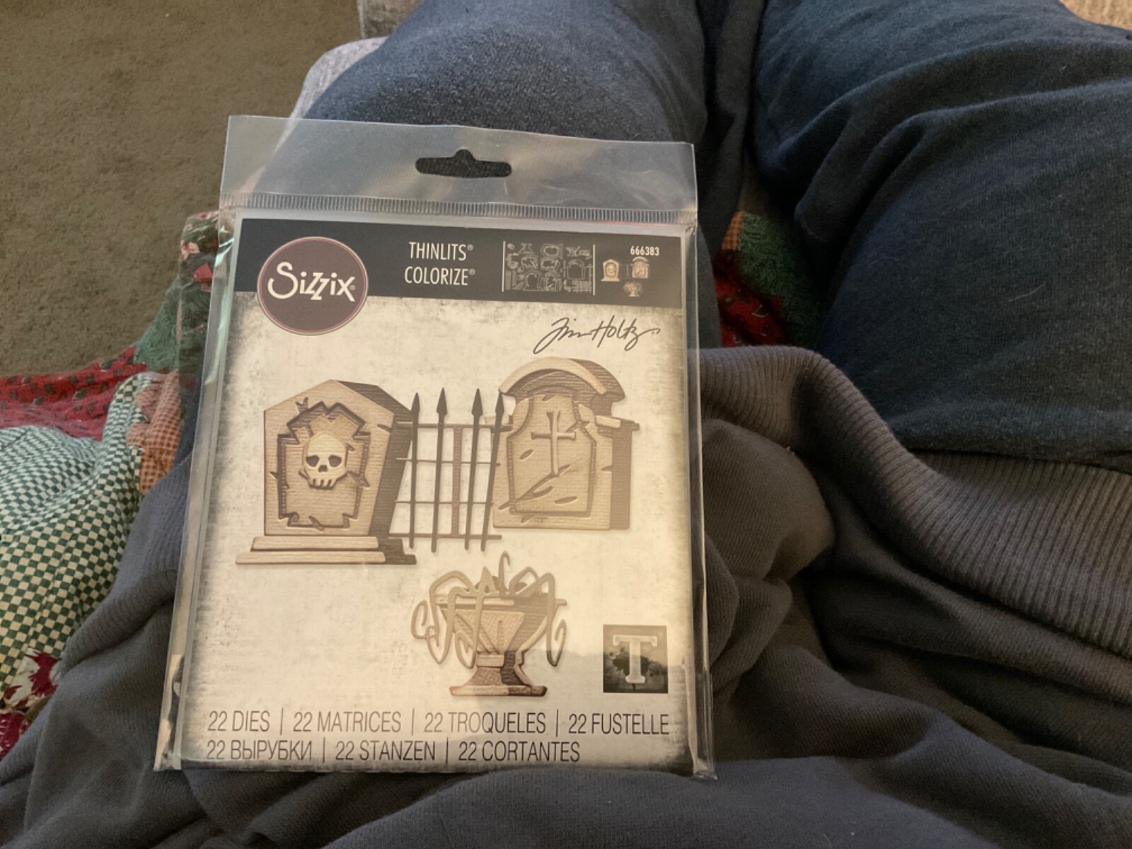 TIM HOLTZ 666383 Graveyard thinlits/colorize